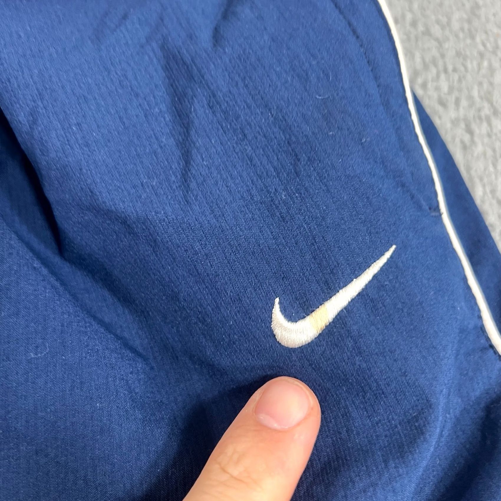 Nike VINTAGE Nike Track Pants Mens M Blue Nylon Ankle Zip Windbreaker Y2K Size US 31 - 2 Thumbnail