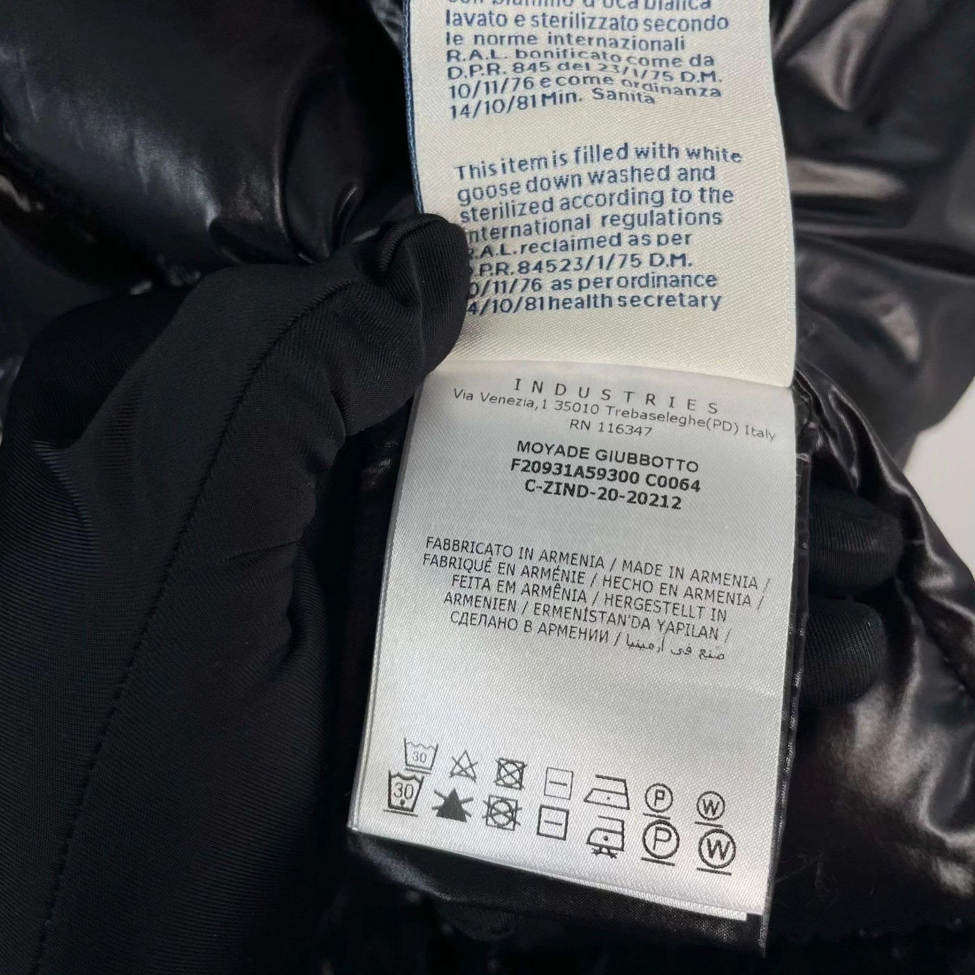 Moncler Moncler Women's Short Puffer Jacket Size 2 Black 2020 Size XS / US 0-2 / IT 36-38 - 7 Thumbnail