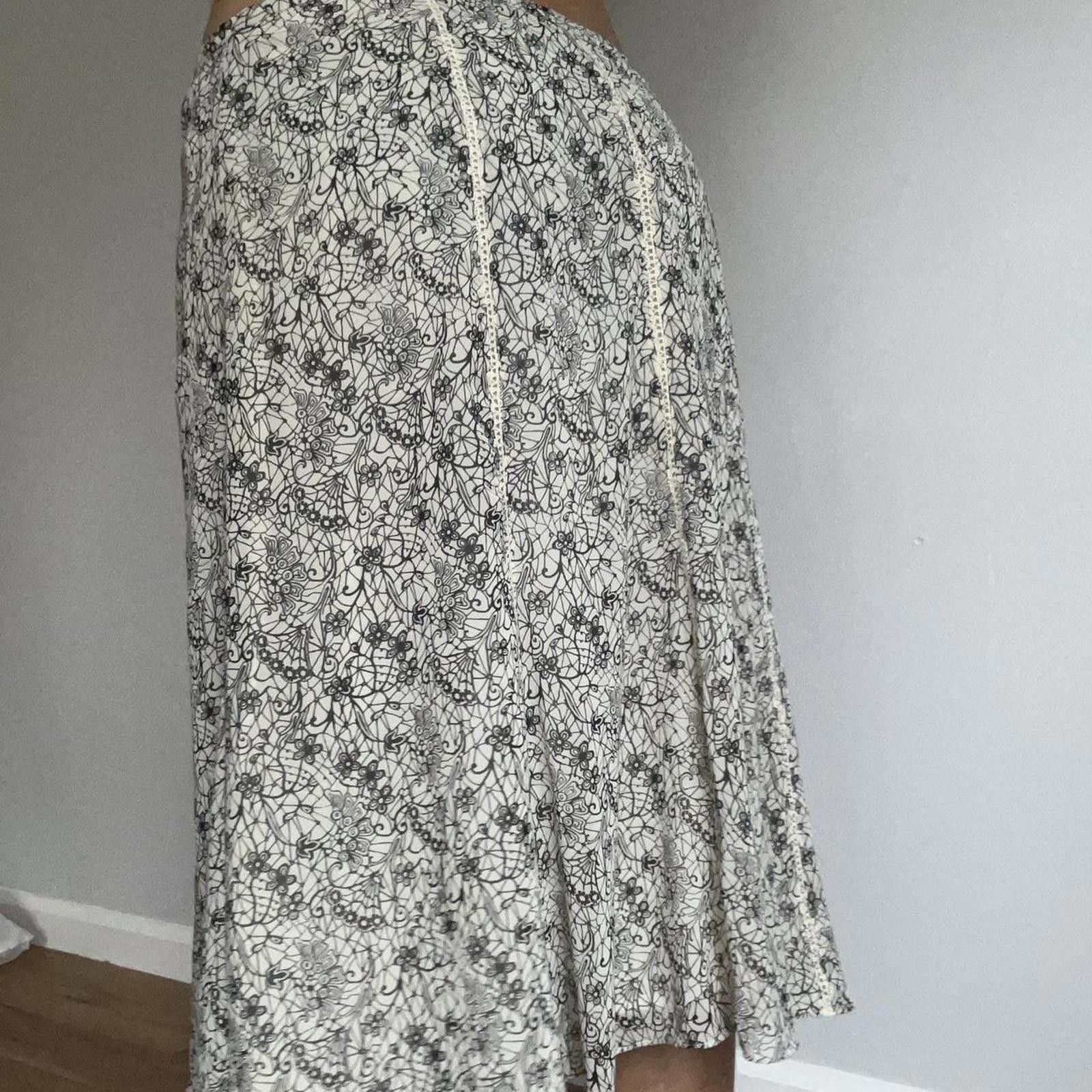 Jones New York Black and white floral midi skirt #floral #midi Size 32" / US 10 / IT 46 - 3 Thumbnail