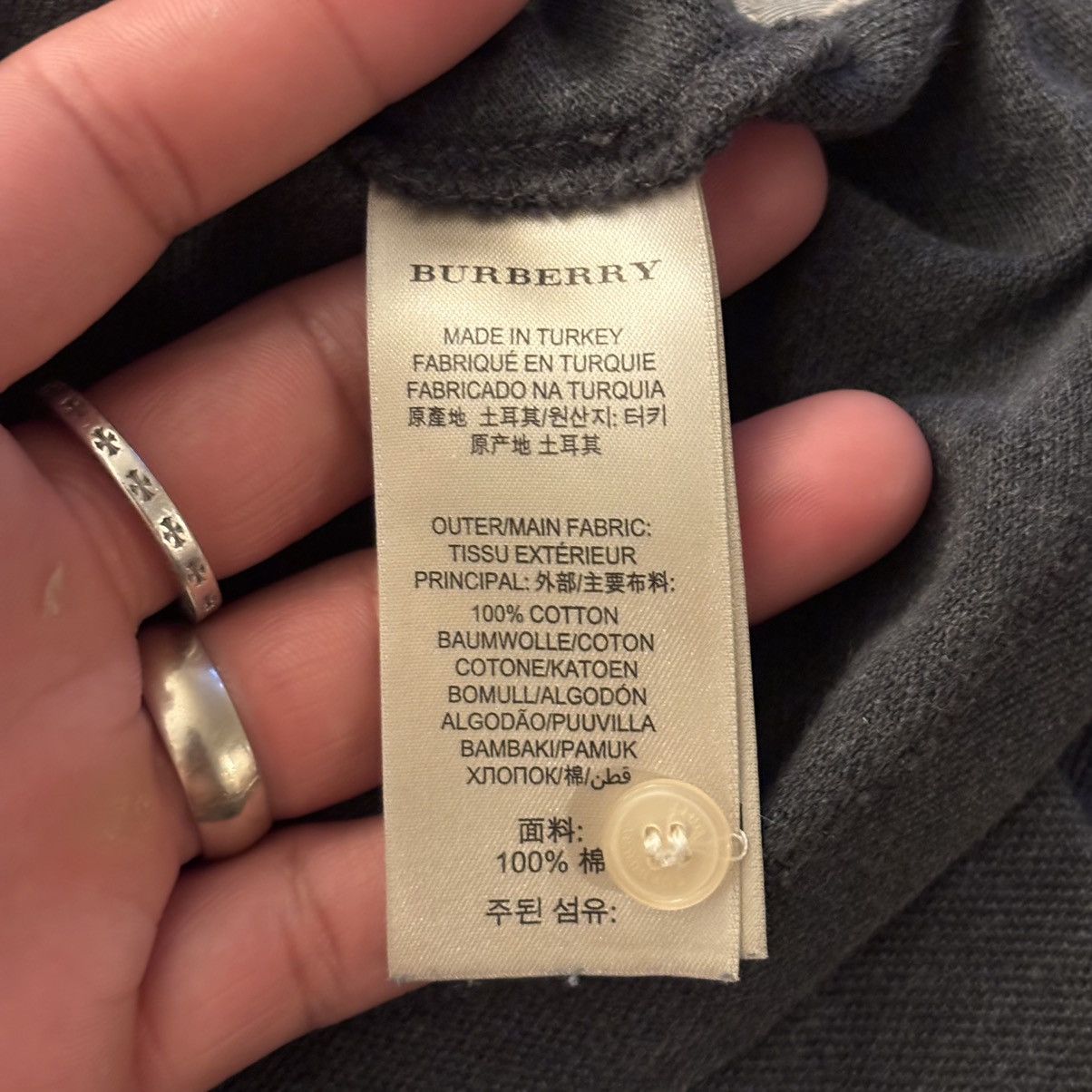 Burberry Burberry Button up T Shirt Size Medium Fits Small Size US S / EU 44-46 / 1 - 7 Thumbnail