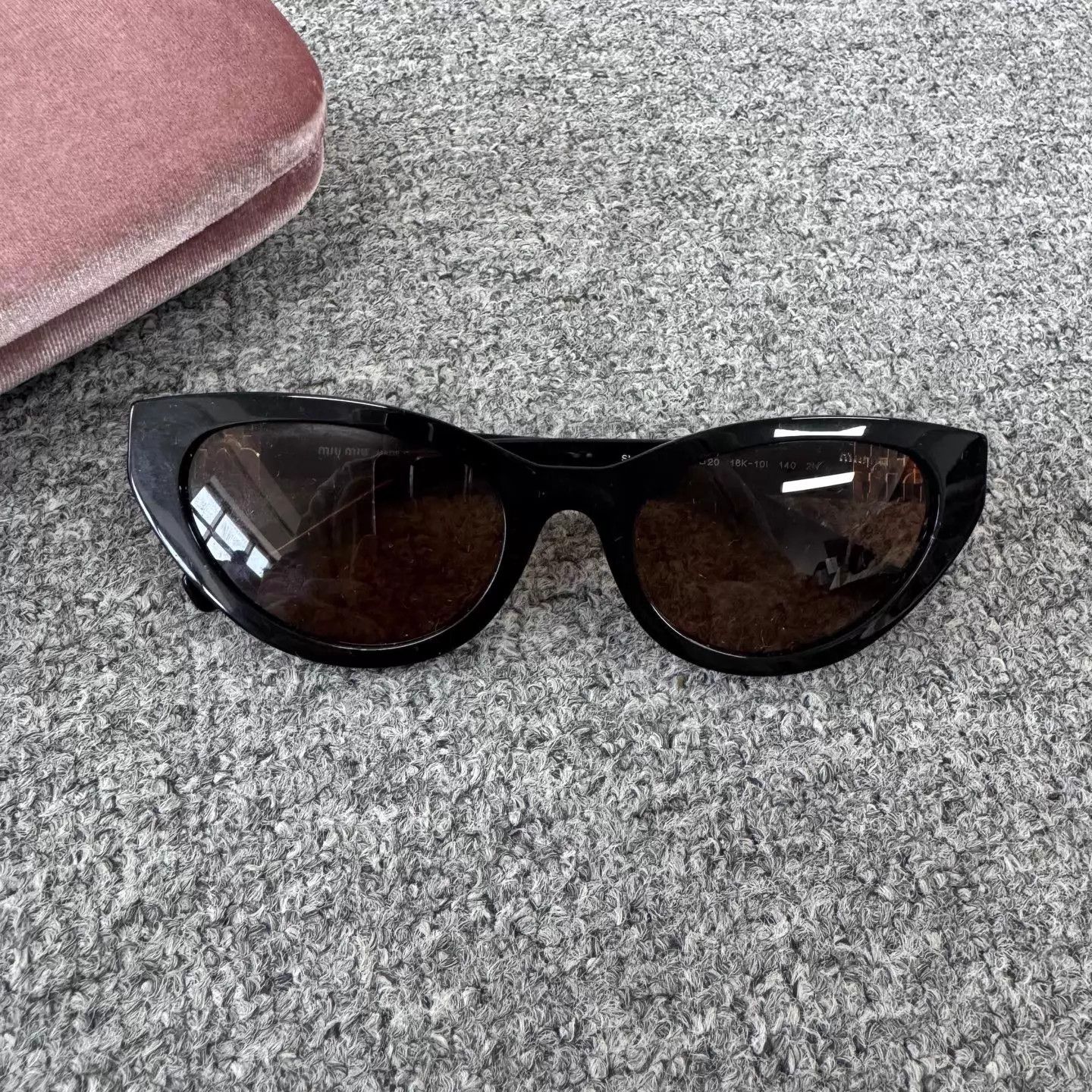 Miu Miu MIU MIU Cat-eye Sunglasses Black Gold Logo Mint Size ONE SIZE - 2 Thumbnail
