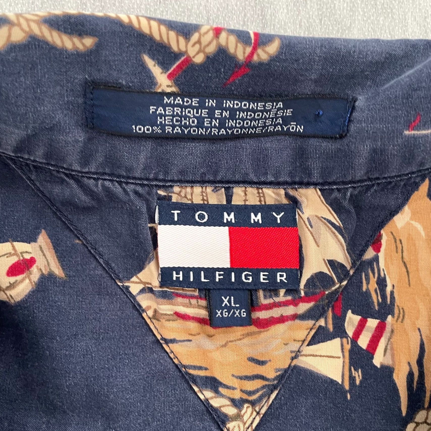 Tommy Hilfiger VINTAGE Tommy Hilfiger Short Sleeve Button-Up Shirt Adult XL Nautical Sailing Logo 90s Mens Size US XL / EU 56 / 4 - 5 Thumbnail