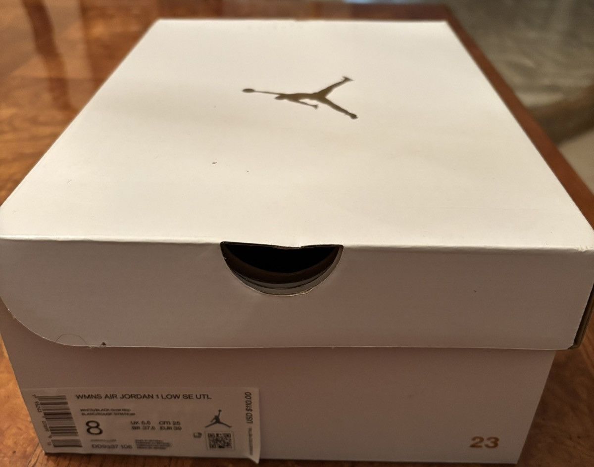 Jordan Brand Wmns Air Jordan 1 Low SE Utility ‘White Black Red' Size US 8 / IT 38 - 9 Thumbnail
