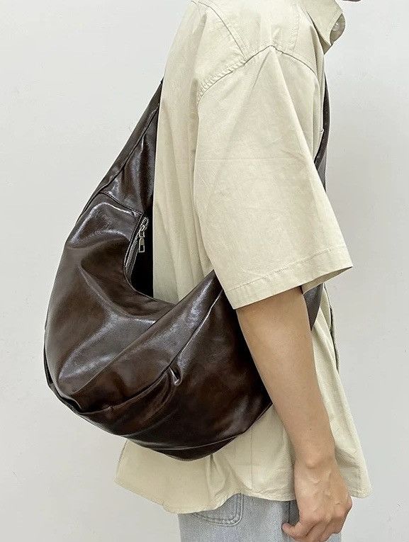 Japanese Brand Avant garde retro oversized shiny faux leather hobo bag Size ONE SIZE - 3 Thumbnail
