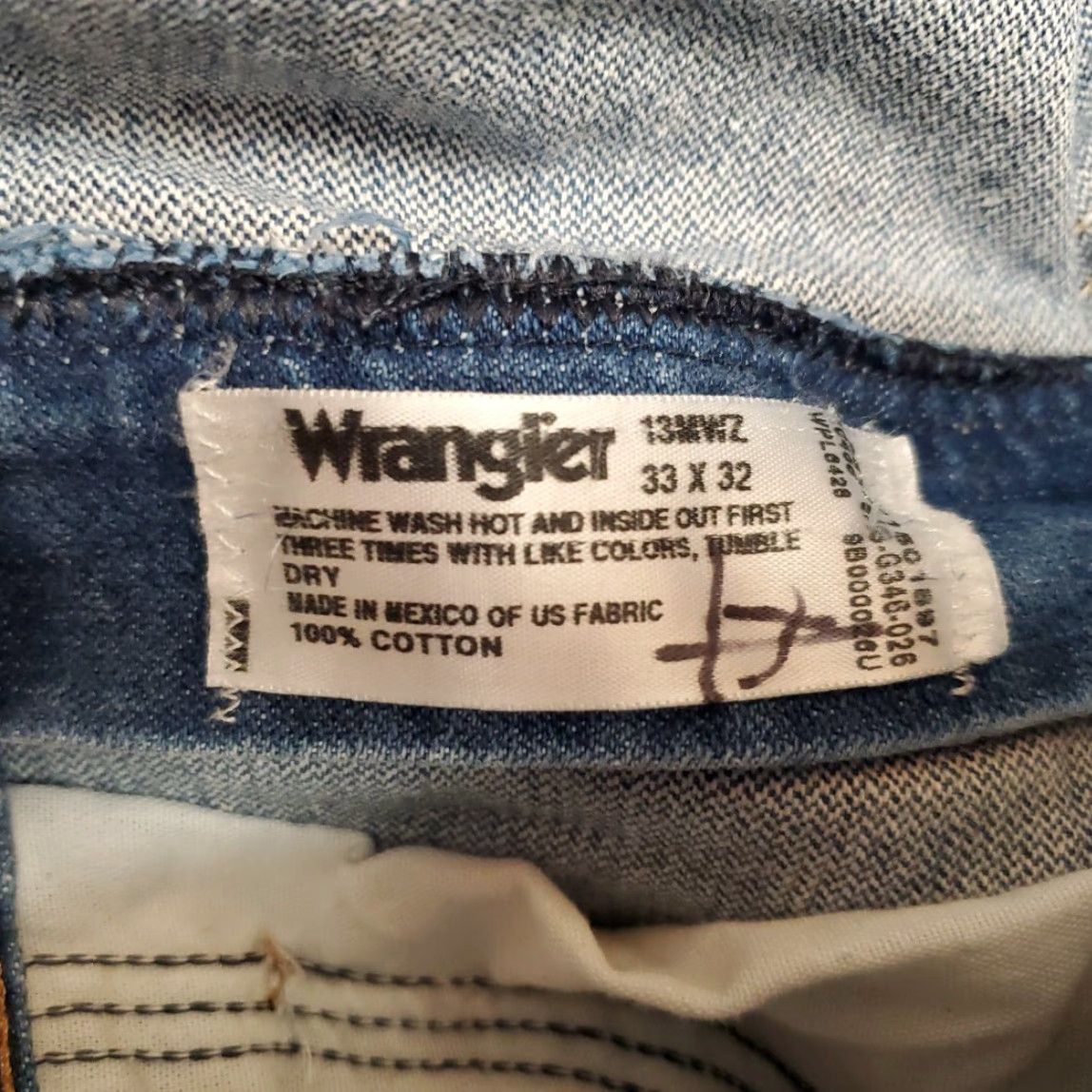 Wrangler VINTAGE Wrangler 13MWZ Jeans Men 33x32 Blue Faded Denim Cowboy Western Rodeo Ranch Pants Size US 33 - 6 Thumbnail