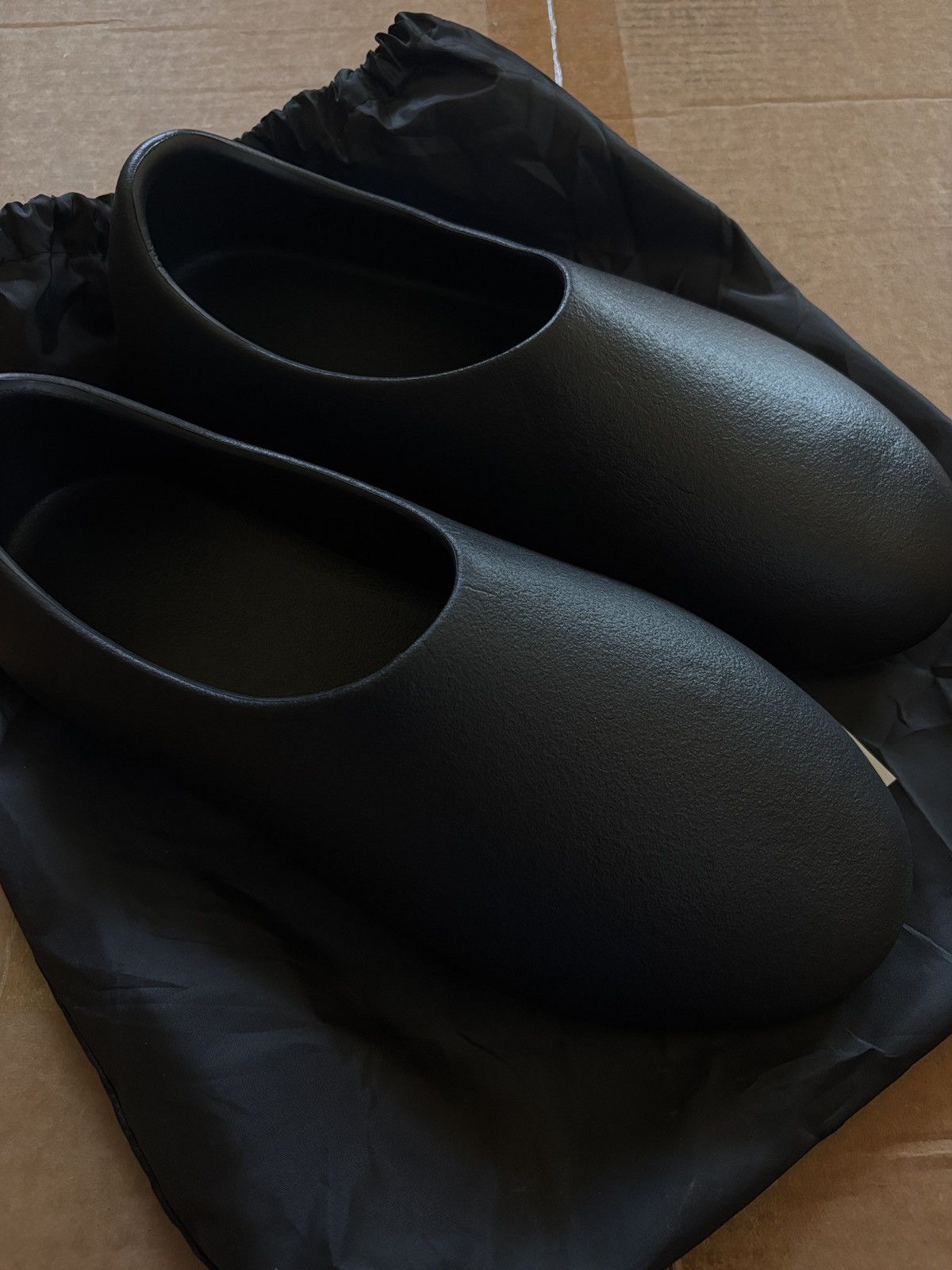 Yeezy Sl-01 size 8 yeezy fastShipping Size US 10.5 / EU 43-44 - 1 Thumbnail