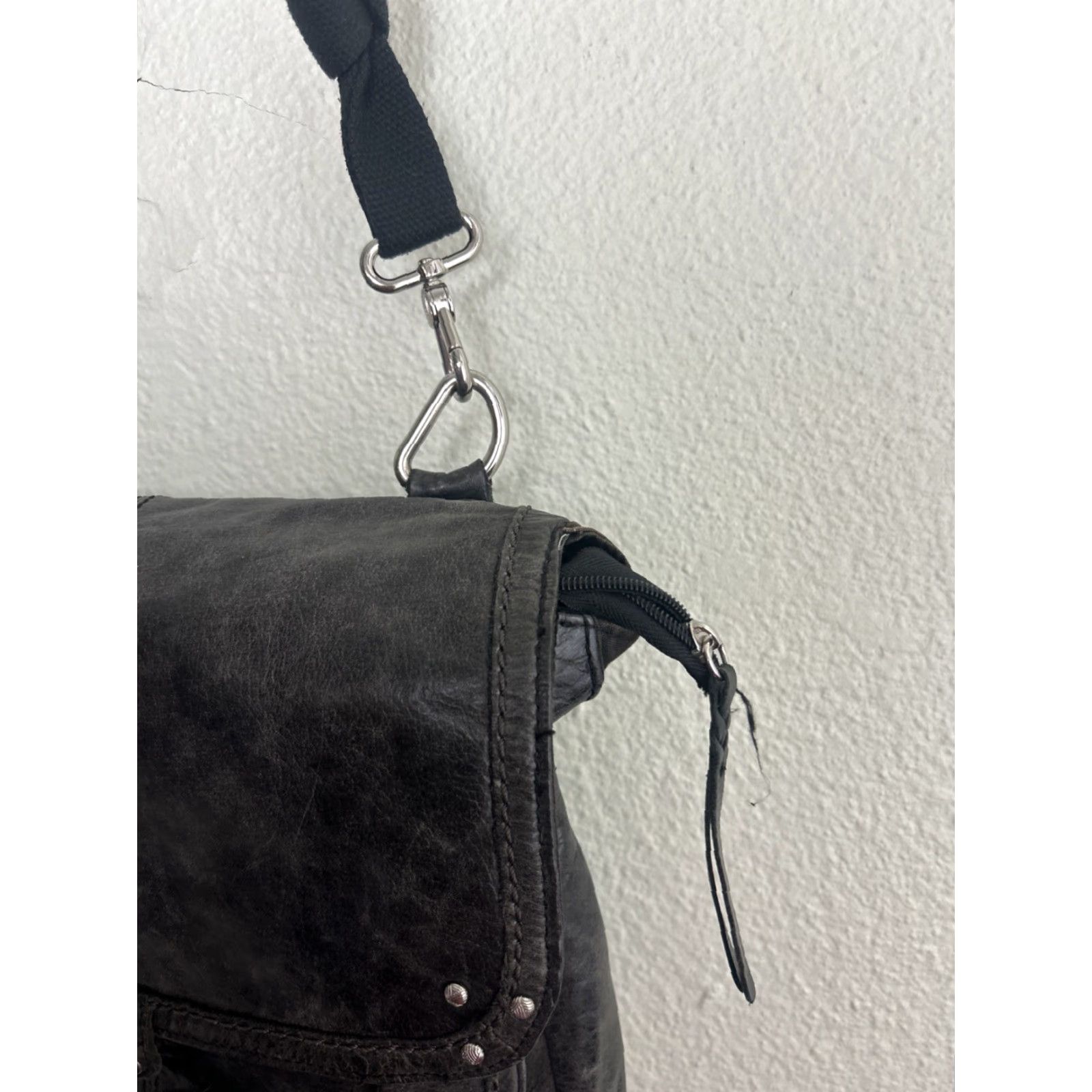 The Sak The Sak Ventura Leather Convertible Backpack / Shoulder Bag Womens Gray Leather 11x12.5x3 Snap Distressed Convertible Bag Features Size ONE SIZE - 6 Thumbnail