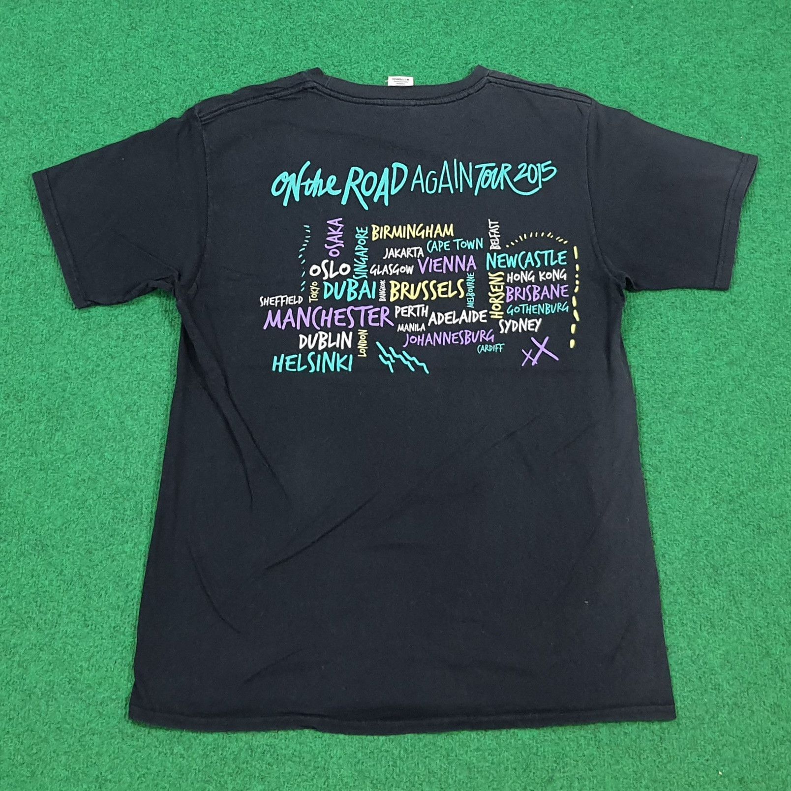 Band Tees Vintage One Direction 1D 2015 Tour Graphic Tshirt C301N77 Size US M / EU 48-50 / 2 - 4 Thumbnail