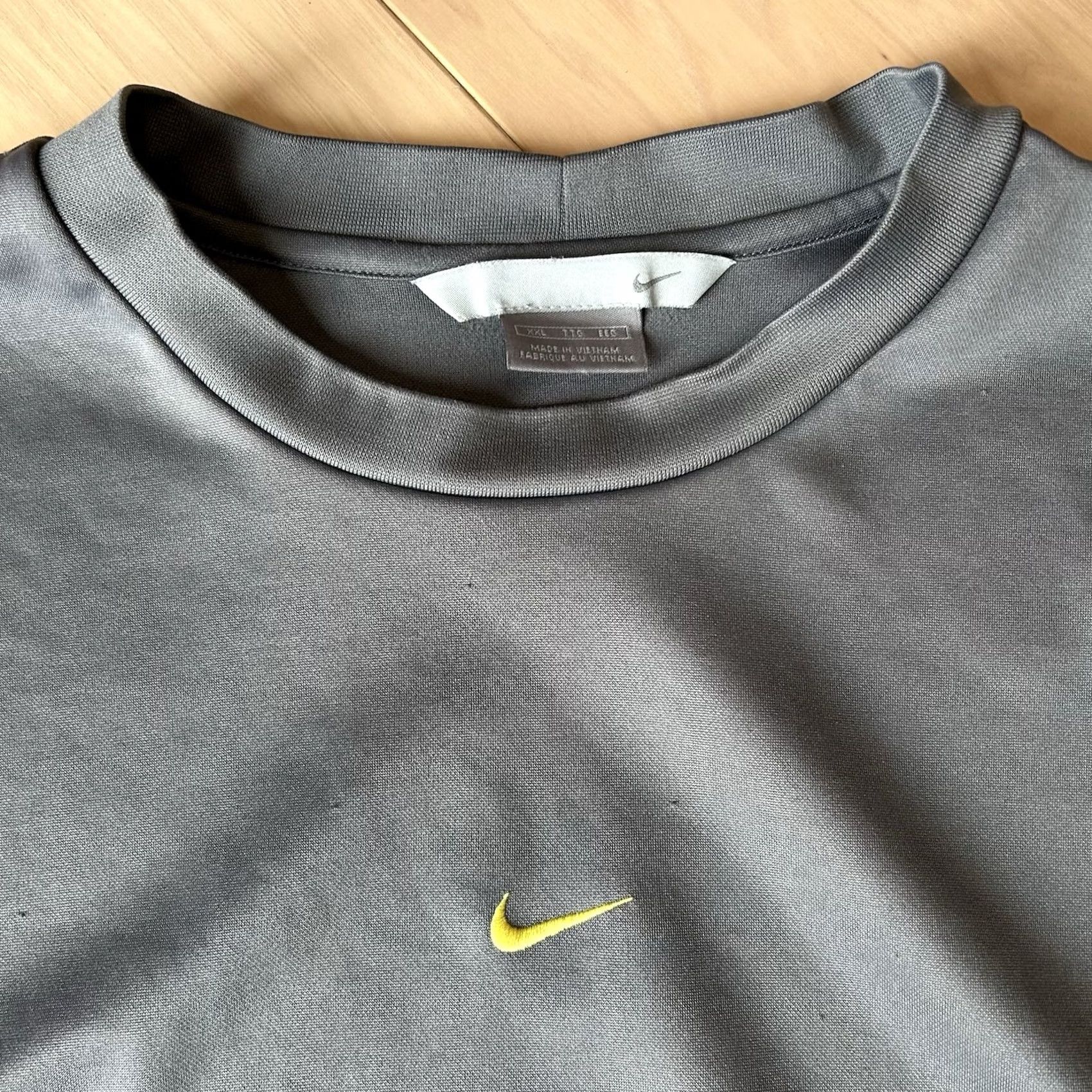 Nike Nike Essentials Center Swoosh Performance Shirt Gray 2XL Mens Short Sleeve Polyester Distressed 2000s Vintage Nike Shirt Size US XXL / EU 58 / 5 - 3 Thumbnail