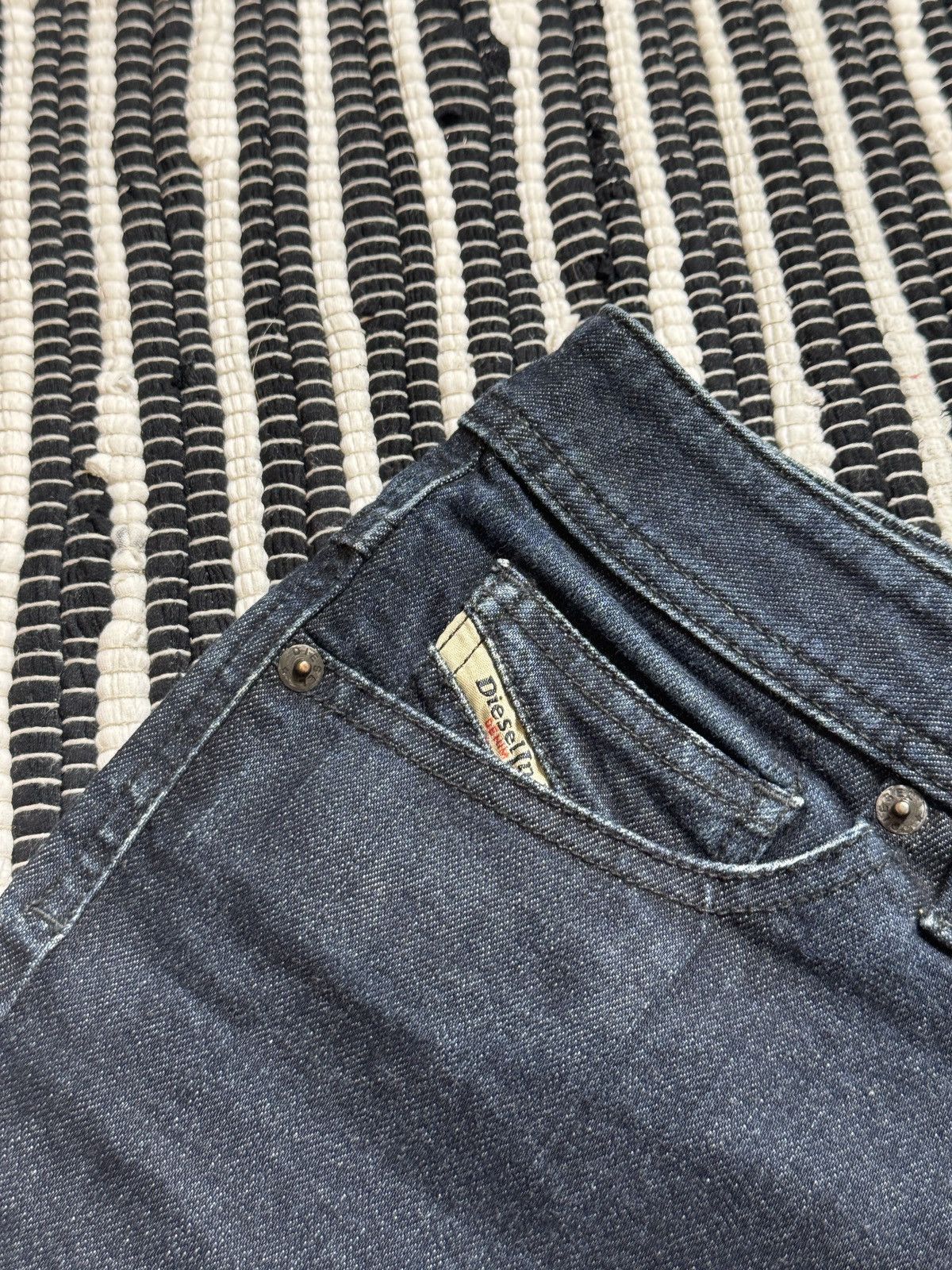 Diesel VINTAGE DIESEL 2000s MINI DENIM SKIRT Size 28" / US 6 / IT 42 - 8 Thumbnail