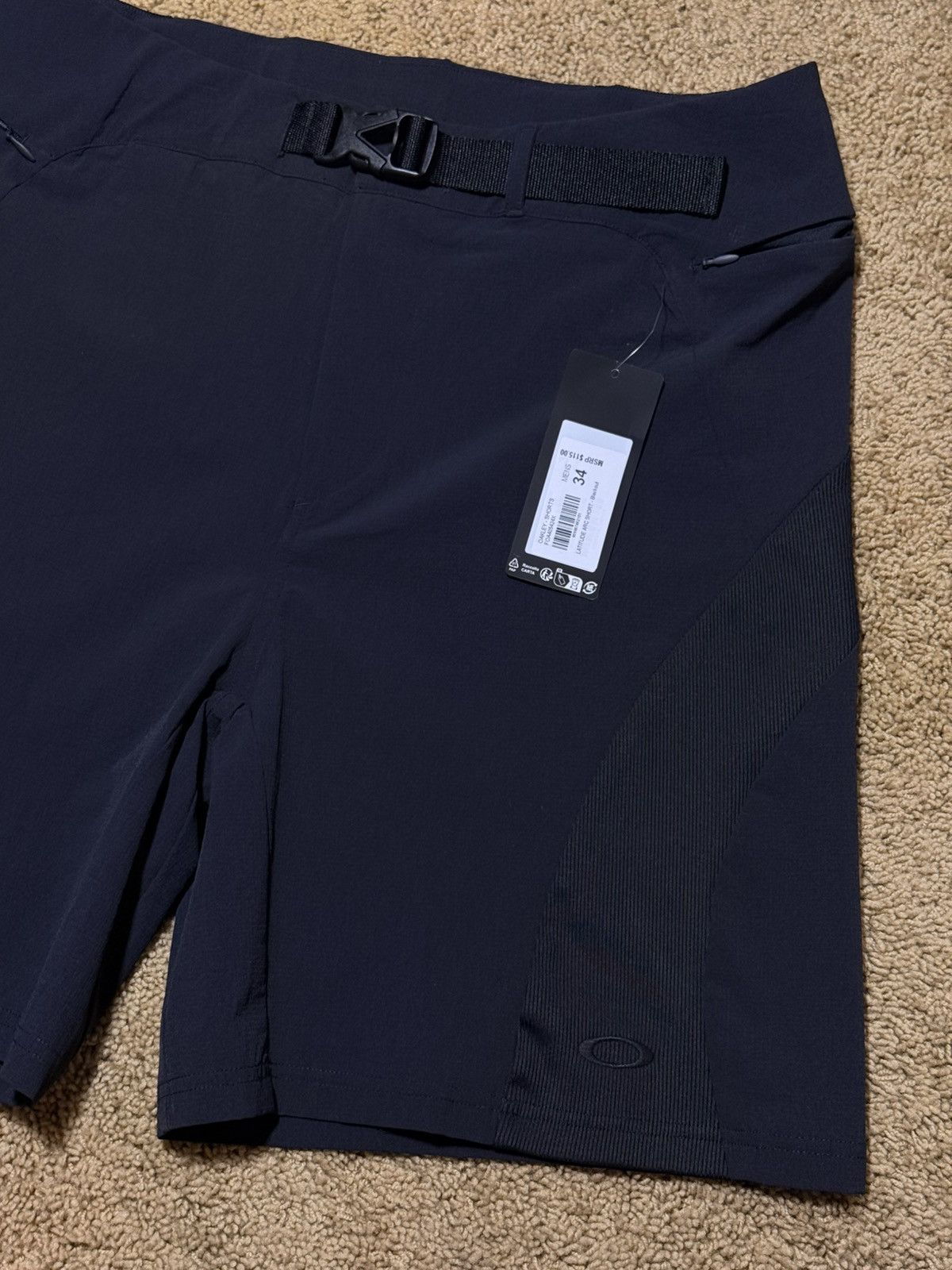 Oakley Oakley Latitude Arc Shorts Black size Large BNWT $115 Retail Size US 34 / EU 50 - 2 Thumbnail