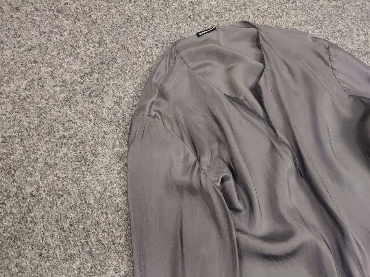 Designer Susanne Bommer Design Boxy Silk Silver gray blouse Size L / US 10 / IT 46 - 7 Thumbnail