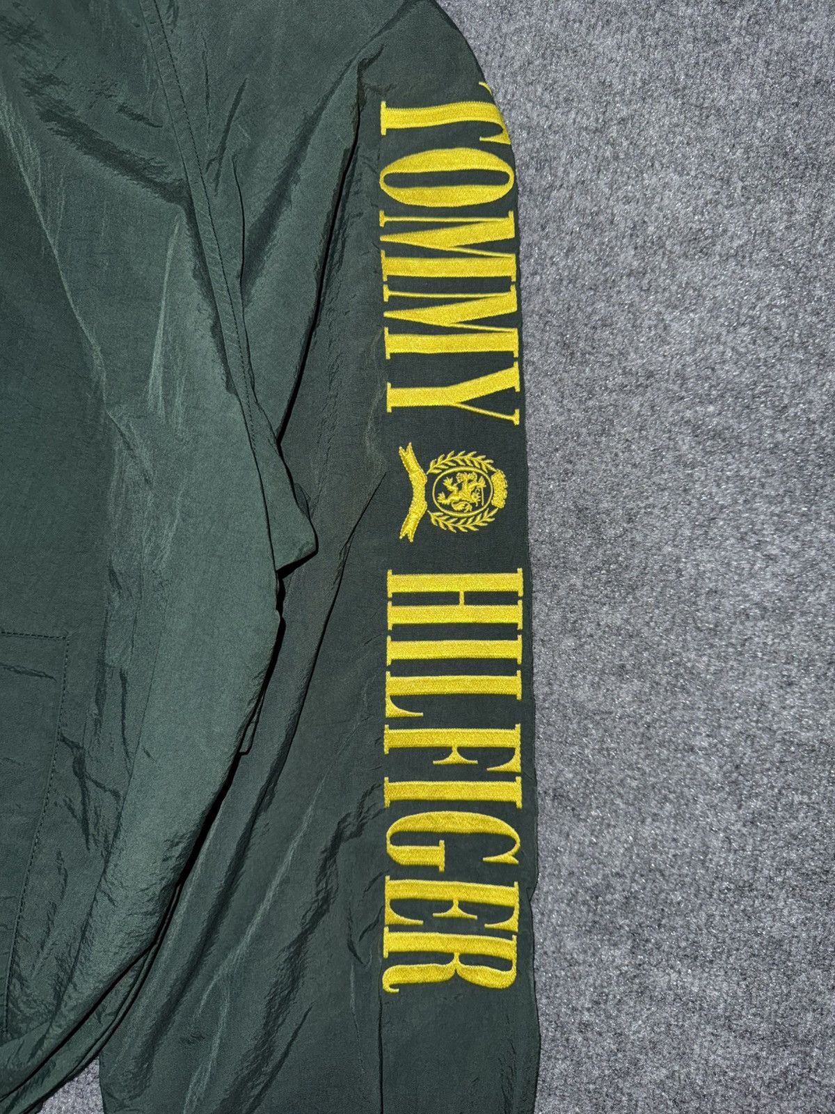 Tommy Hilfiger Vintage Tommy Hilfiger Spellout Windbreaker Jacket Size US XL / EU 56 / 4 - 4 Thumbnail