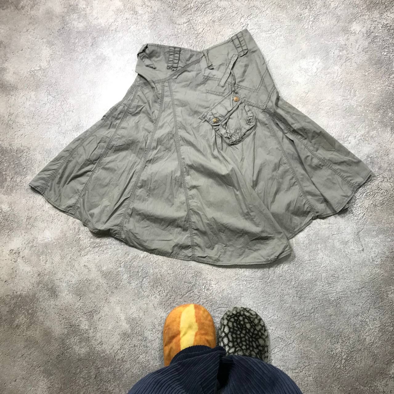 Vintage Vintage Y2K Midi Skirt Cargo Pockets Streetwear Gorpcore 27 Size 27" / US 4 / IT 40 - 4 Thumbnail