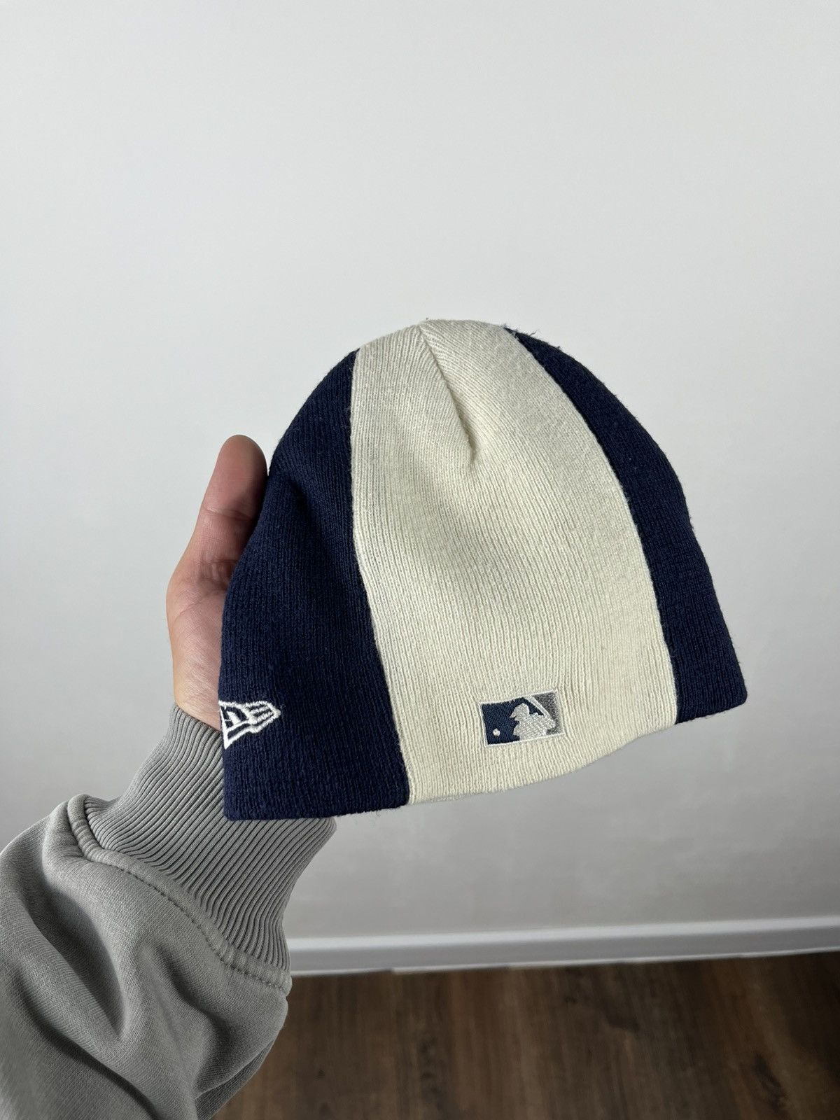 New York Yankees New Era Yankees Two-Tone Beanie Navy White MLB Logo Size ONE SIZE - 6 Thumbnail