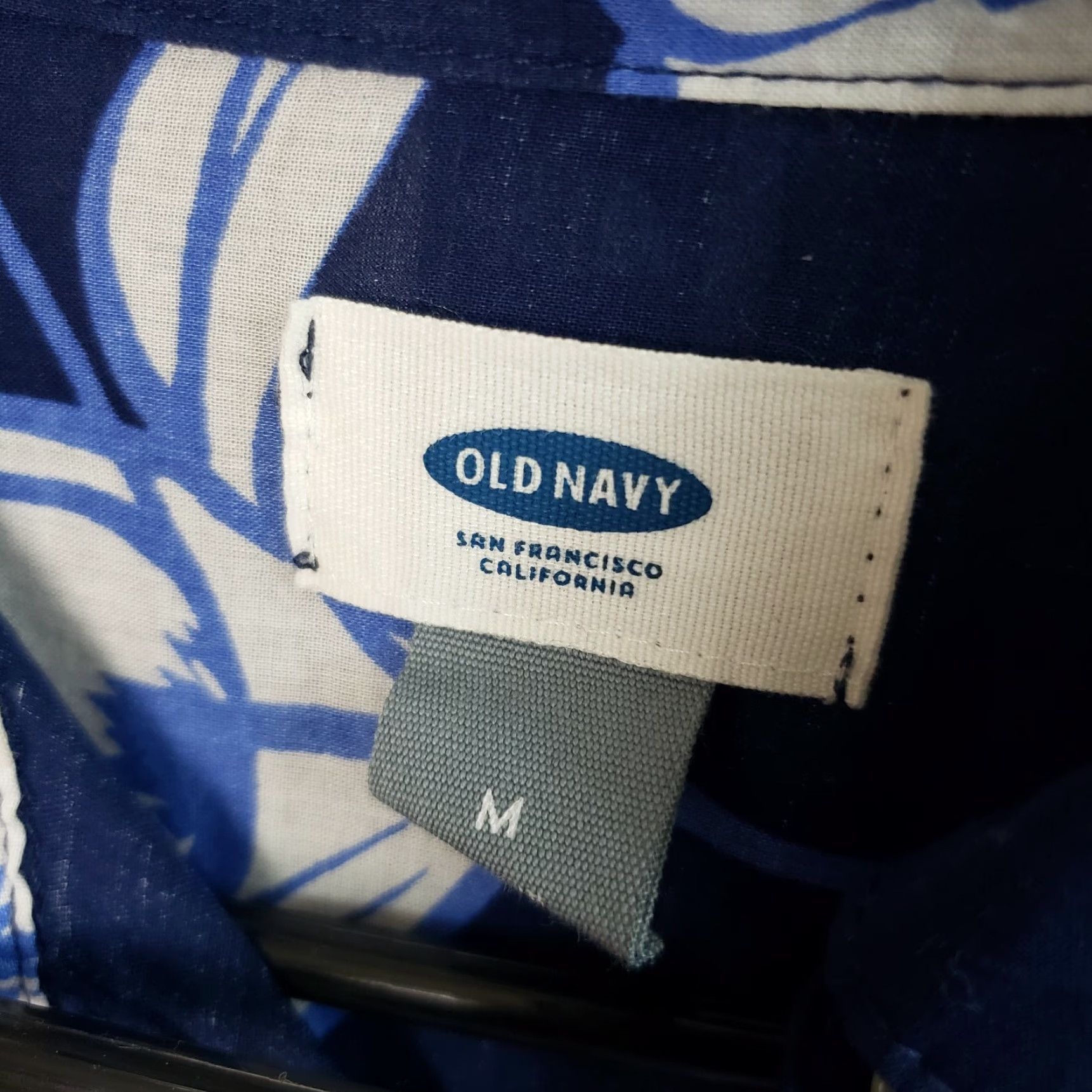 Old Navy Old Navy Womens Button Front Shirt Sz Medium Blue White Floral Semi Sheer Cotton Shirt Women M Blue Floral 100% Cotton Button-Up Nongender? Size M / US 6-8 / IT 42-44 - 5 Thumbnail