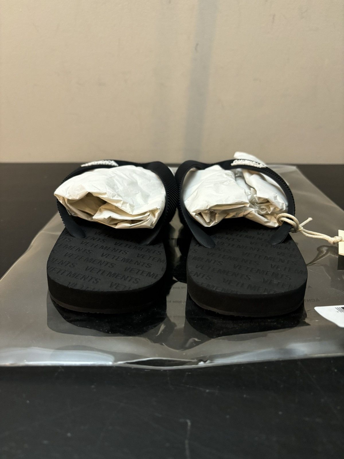 Vetements Vetements Logo Thong Flip Flops Black Size US 8 / EU 41 - 5 Thumbnail