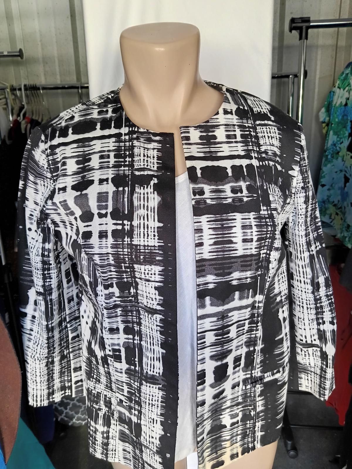 Chicos Chico's Stylish Black & White Printed Jacket Size ONE SIZE - 1 Thumbnail