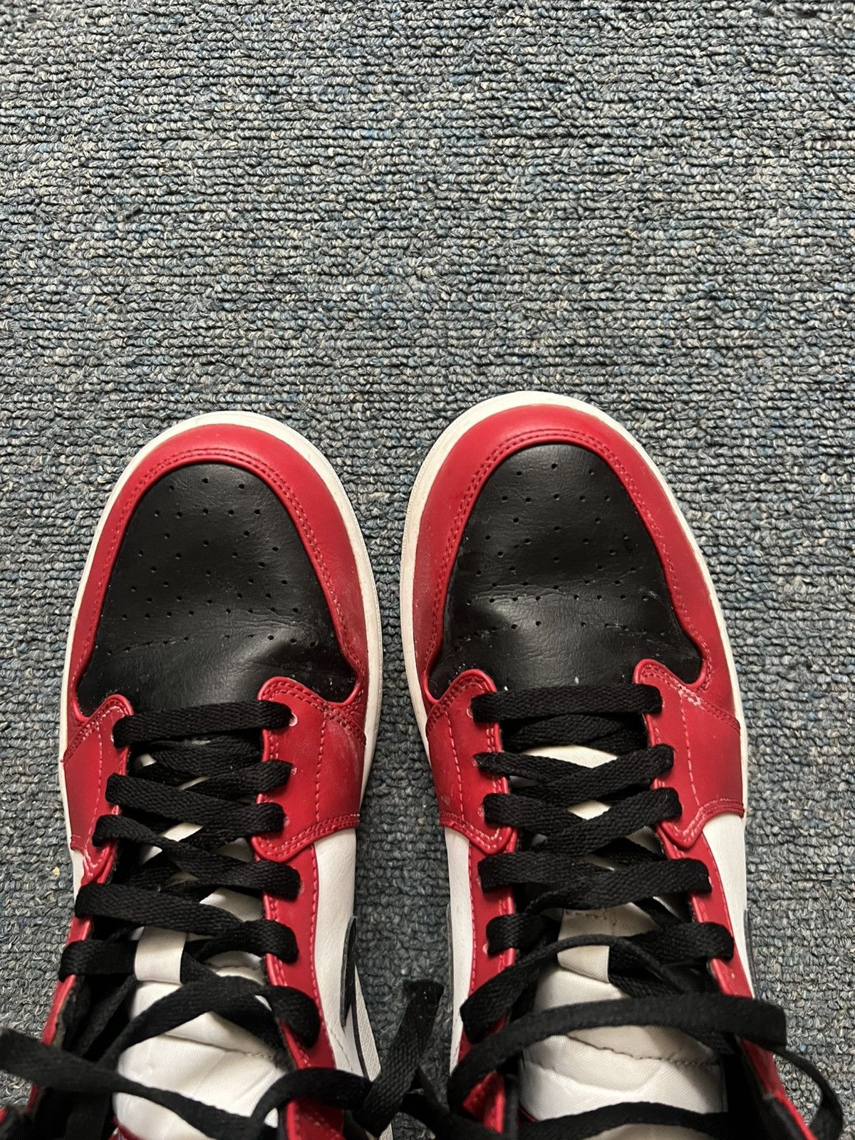 Jordan Brand Jordan 1 mid Chicago Size US 10.5 / EU 43-44 - 5 Thumbnail