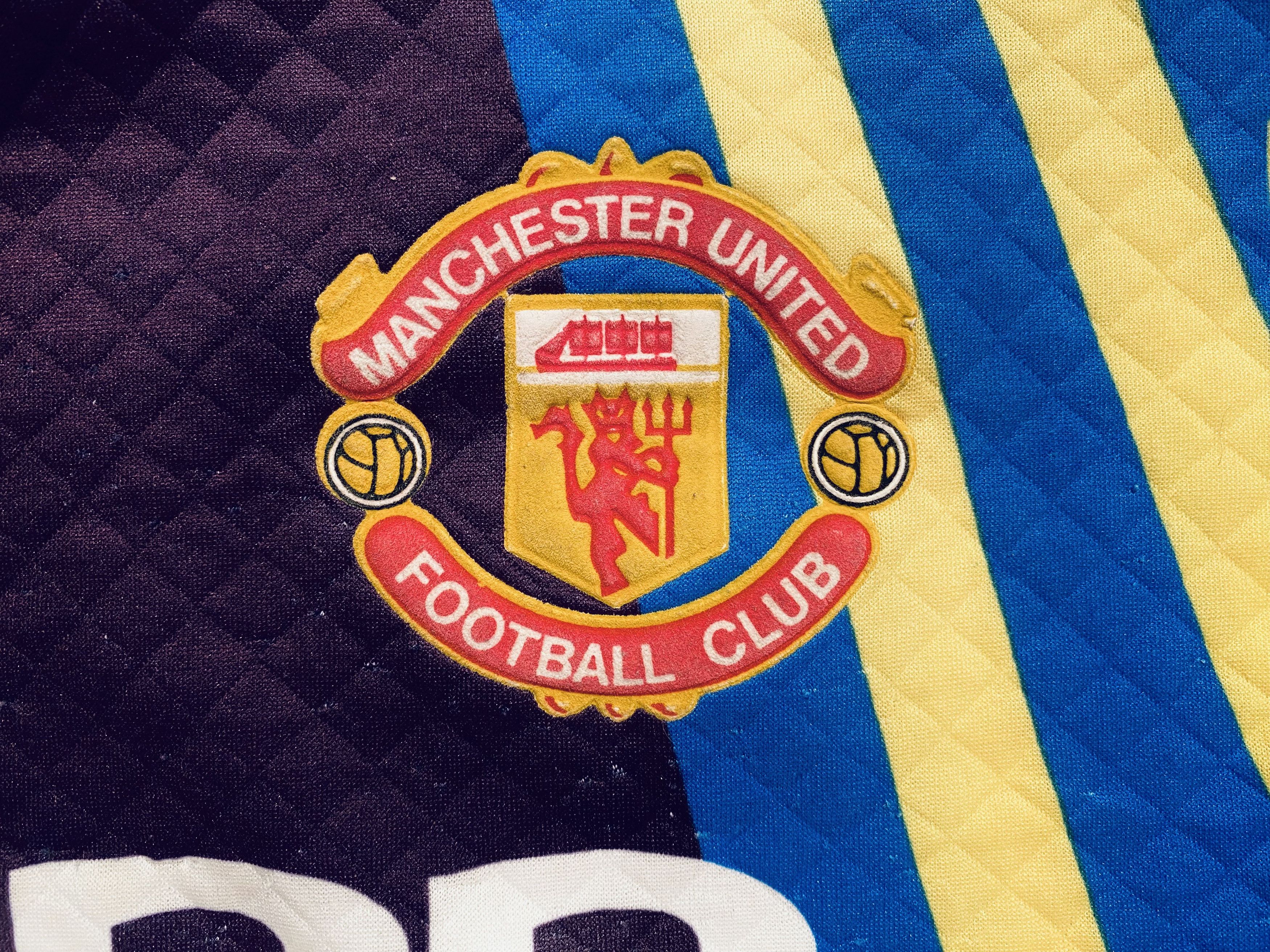 Umbro Manchester United Goalkeeper Away Shirt Jersey 1992 - 1993 Size US S / EU 44-46 / 1 - 7 Thumbnail