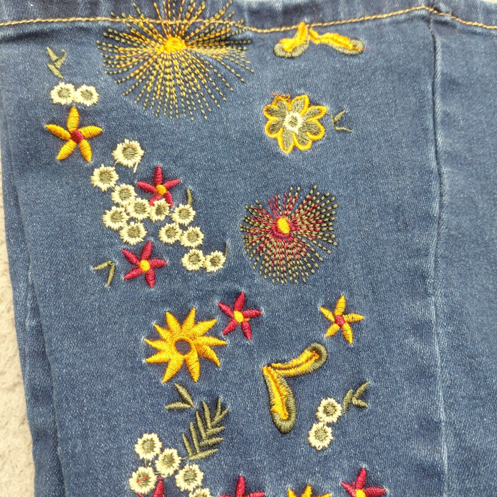 Vintage BAMBOO Jeans Women’s Sz 15 Blue Flare Denim Dark Wash Stretch Embroidered Floral Shirt? Size 36" / US 14 / IT 50 - 5 Thumbnail