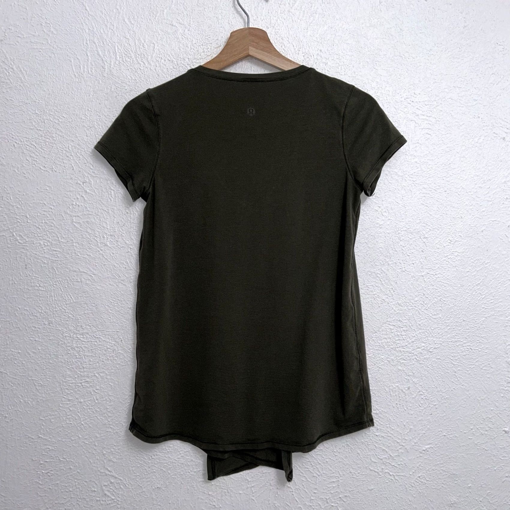 Lululemon Lululemon Knot A Problem Tee Green Short Sleeve Women’s Small Size 30" / US 8 / IT 44 - 2 Thumbnail