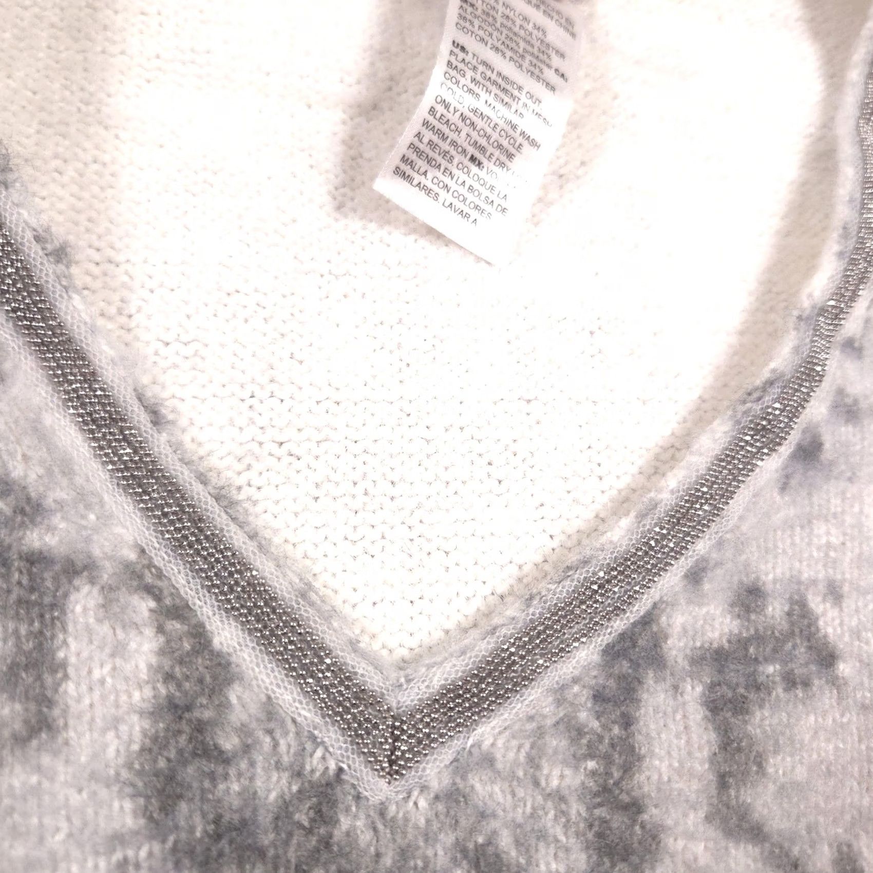 Vintage Chico's Sweater Womens S/M White Snake Print V Neck Dolman Pullover Short Sleeve Size S / US 4 / IT 40 - 3 Thumbnail