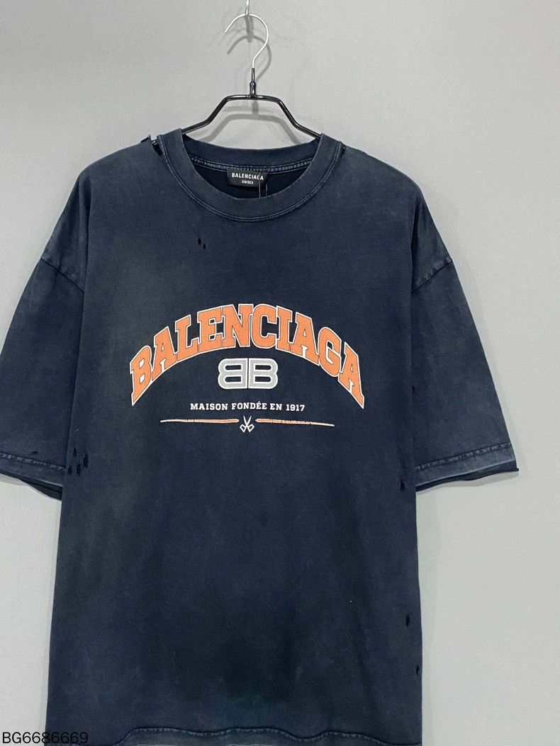 Balenciaga Balenciaga Distressed Letter Logo Short Sleeve Size US L / EU 52-54 / 3 - 4 Thumbnail