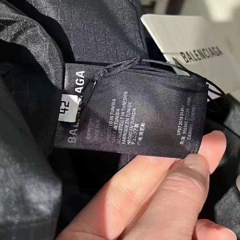Balenciaga Balenciaga Black neckline embroidered logo bread down jacke Size US XS / EU 42 / 0 - 4 Thumbnail