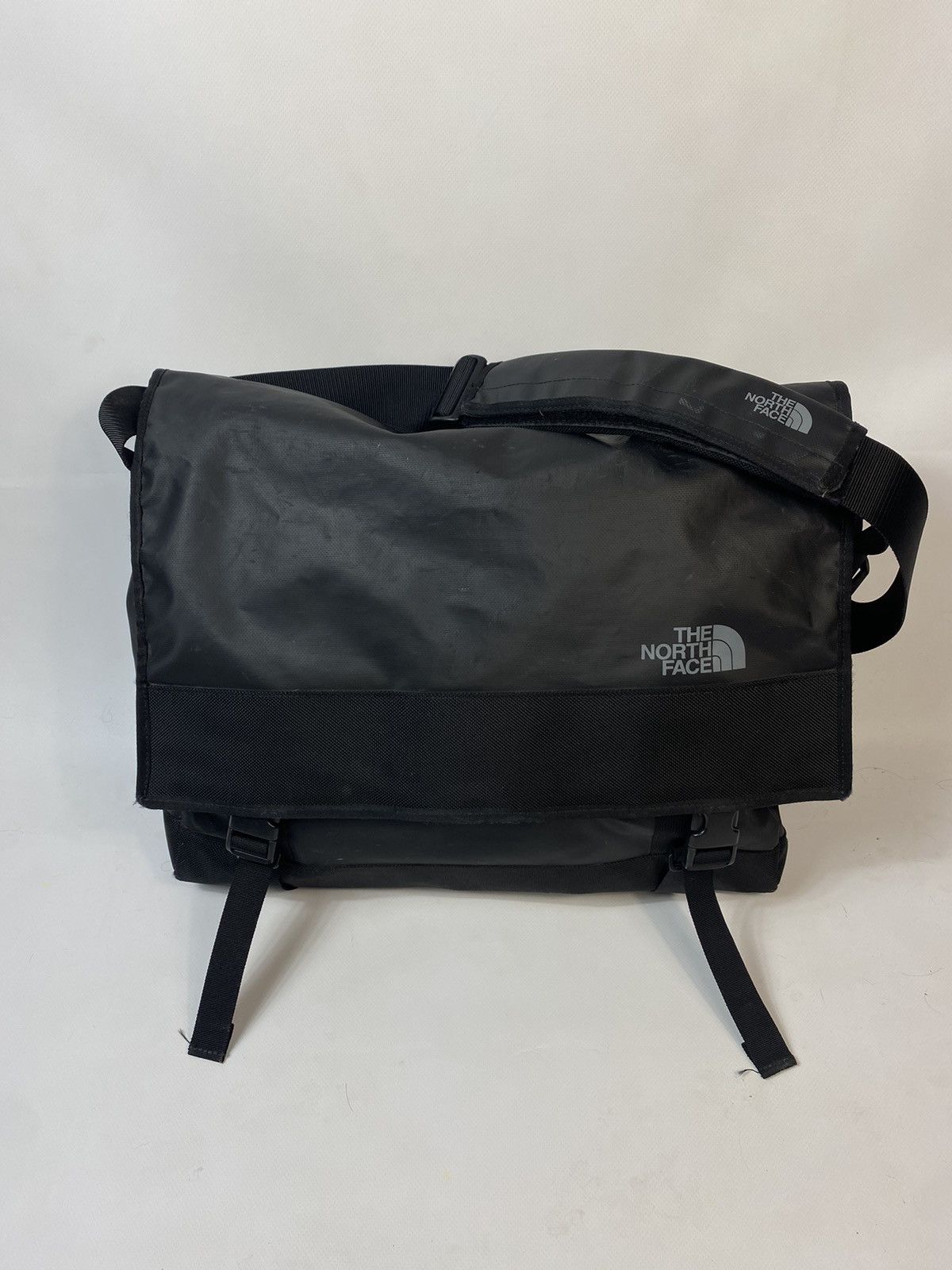 Pre-owned The North Face Base Camp Messenger Bag In Black