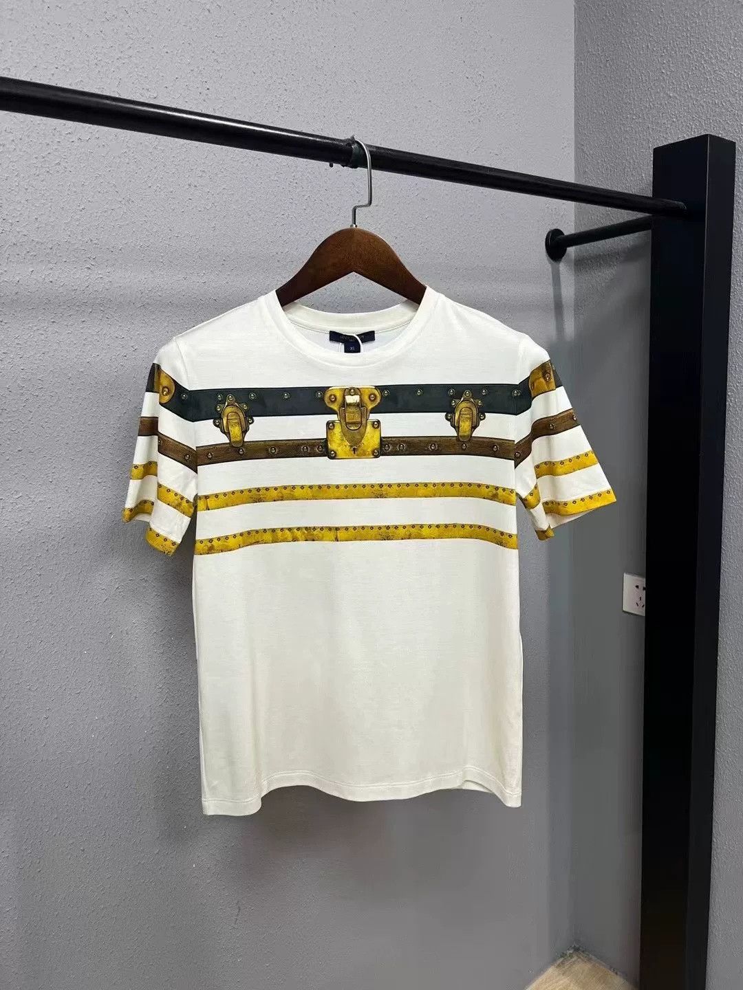 Louis Vuitton Louis Vuitton Monogram Trunk Stripe Short-Sleeve Size US 8 / EU 41 - 1 Thumbnail