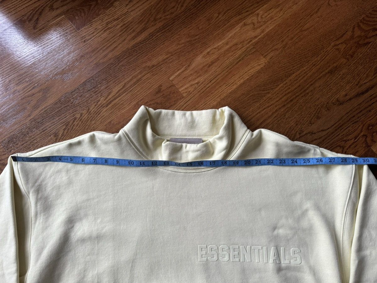 Essentials Large Mockneck Egg Shell Canary Sweatshirt Crewneck Pullover Size US L / EU 52-54 / 3 - 12 Thumbnail