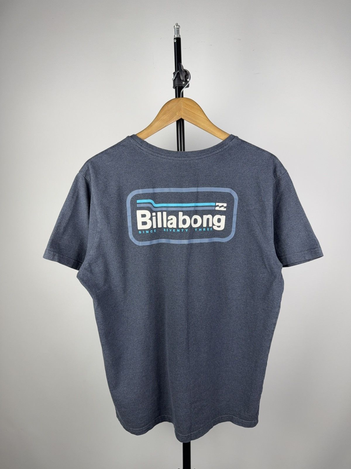 Billabong Retro Y2K 00s Big Logo Surf Sk8 Billabong T Shirt Size US L / EU 52-54 / 3 - 1 Thumbnail