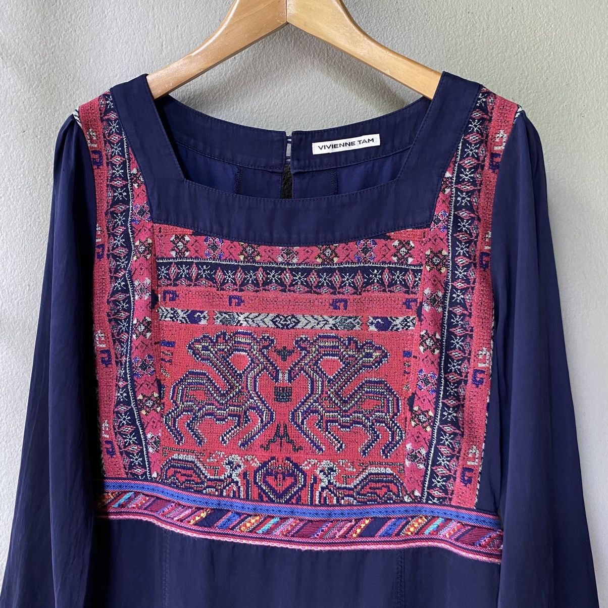 Vivienne Tam VIVIENNE TAM Navy Blue Dress with Pink Embroidered Details Size XS / US 0-2 / IT 36-38 - 3 Thumbnail