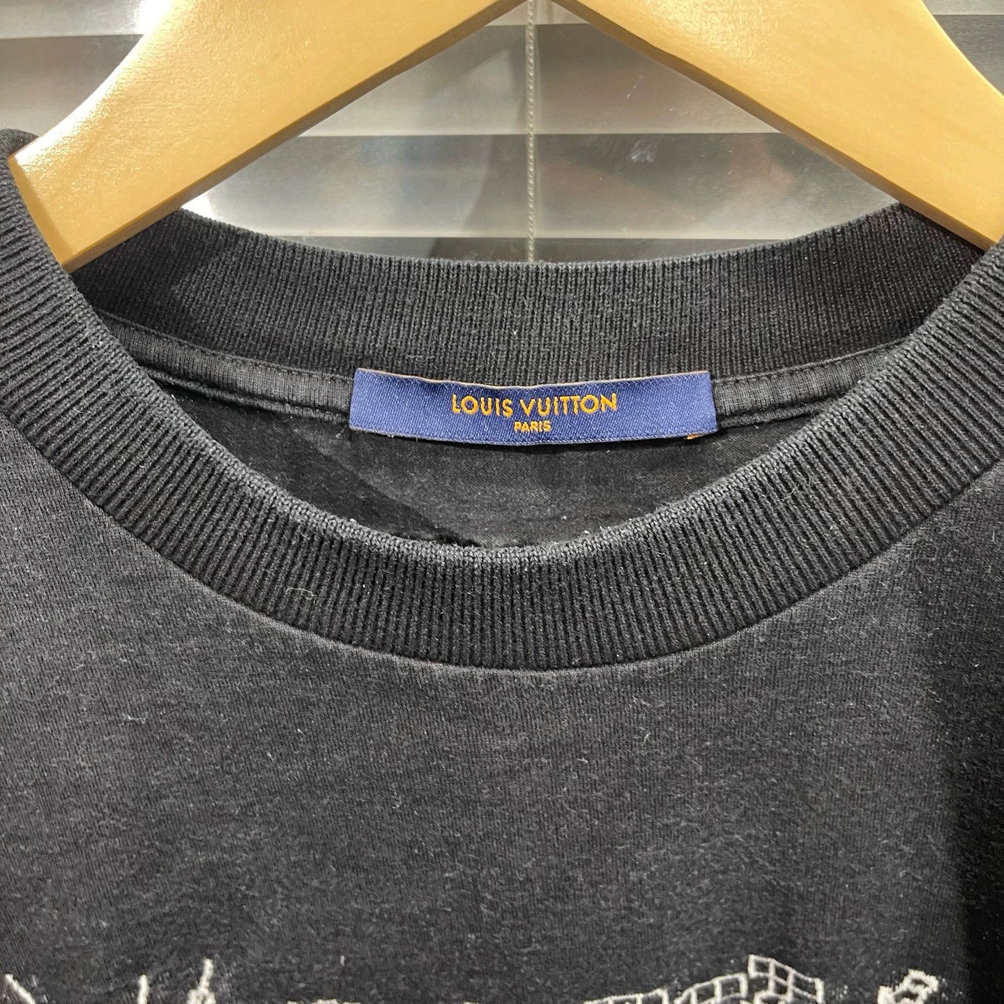 Louis Vuitton Louis Vuitton All Over Print Hand Gesture Tee M 99 New Size US M / EU 48-50 / 2 - 3 Thumbnail