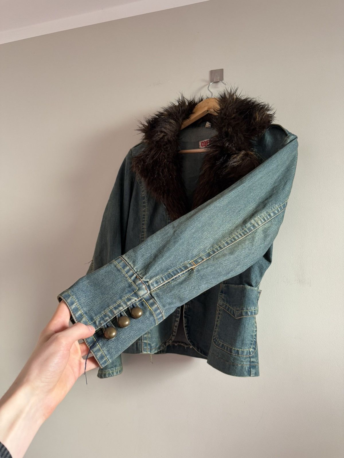 Vintage Denim Jacket with Detachable Faux Fur Collar Size S / US 4 / IT 40 - 3 Thumbnail