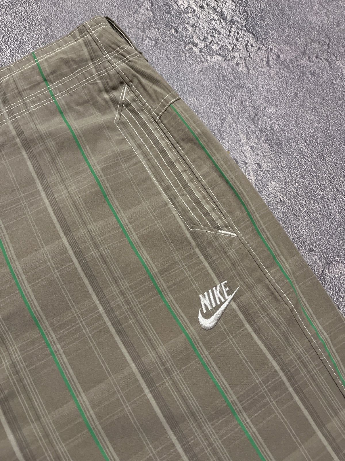 Nike × Vintage Y2K vintage Nike shorts 90s swoosh Streetwear rare hype Size US 35 - 4 Thumbnail
