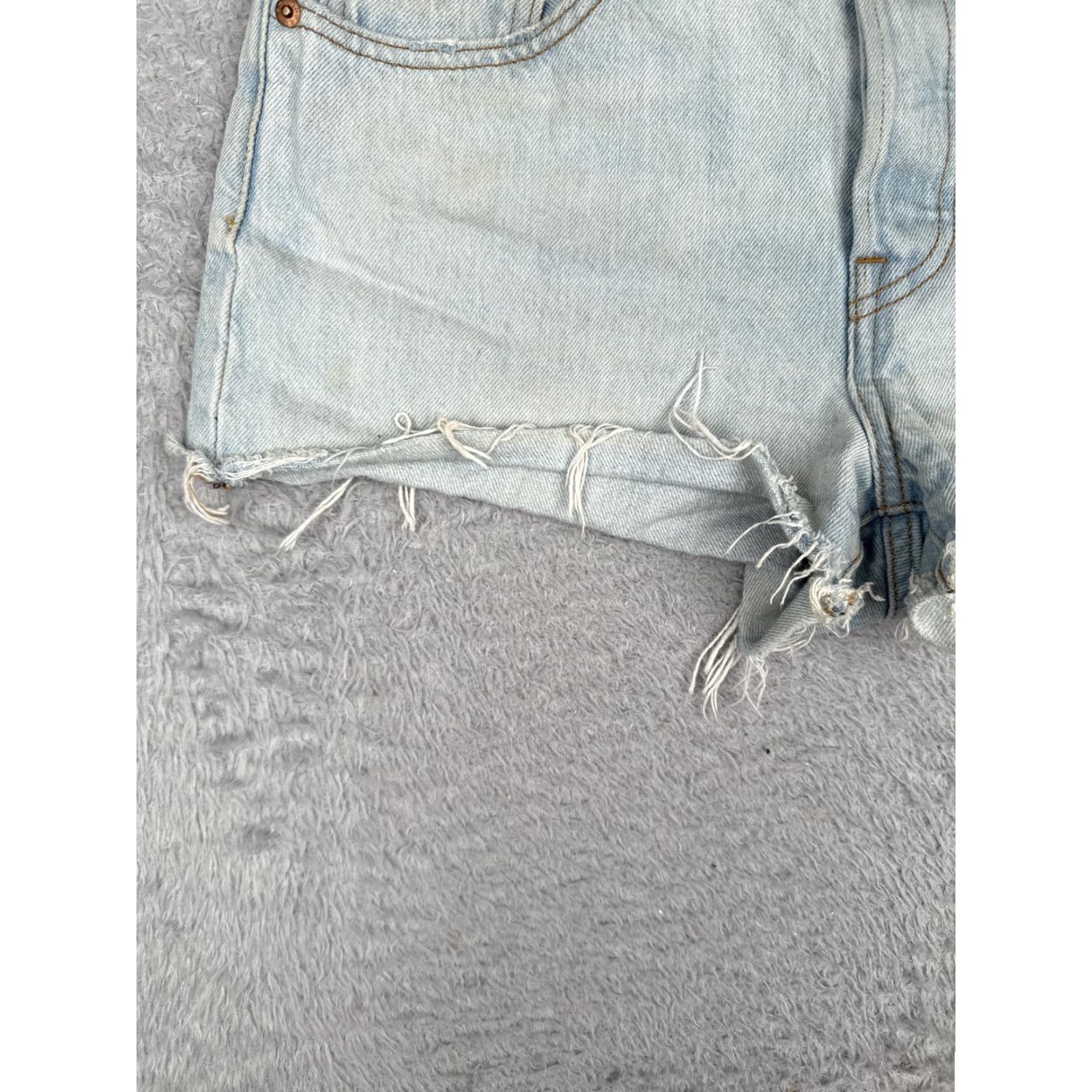 Levi's VINTAGE Levis 501 Shorts Womens 28 Light Wash Denim Premium Big E Button Fly Cutoff Size 28" / US 6 / IT 42 - 3 Thumbnail