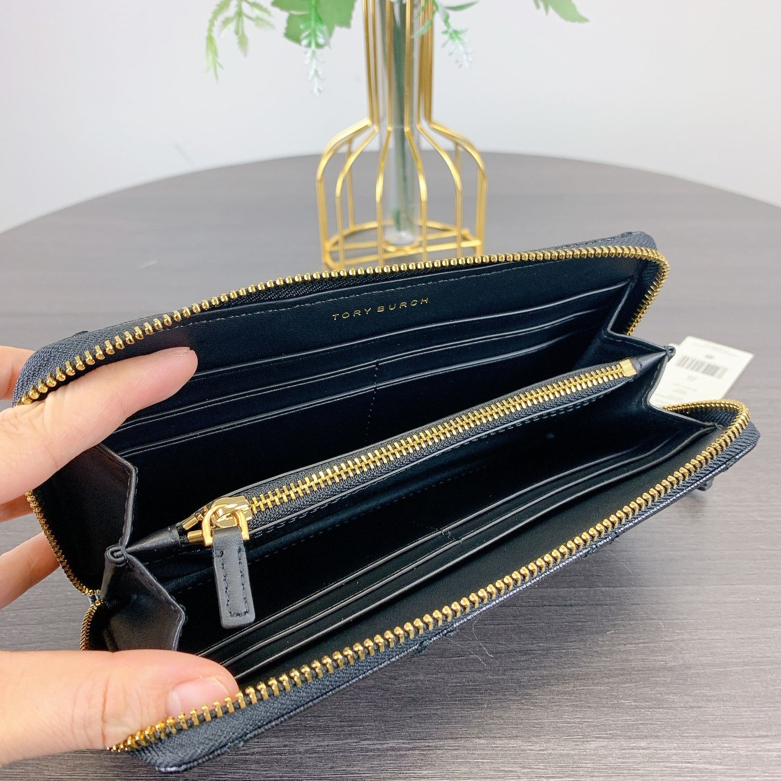 Tory Burch Tory Burch 159228 WILLA ZIP CONTINENTAL WALLET IN BLACK Size ONE SIZE - 4 Thumbnail