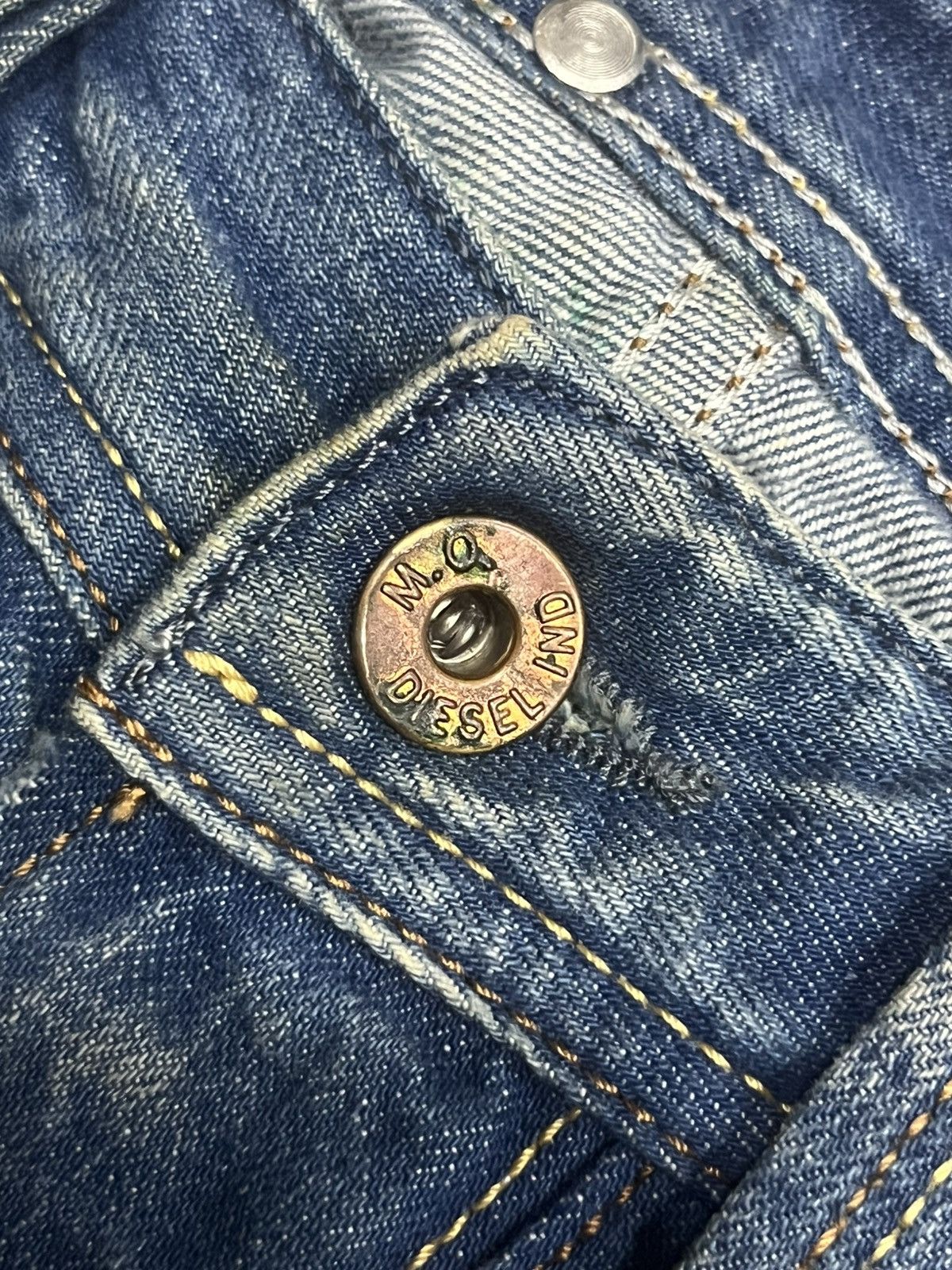 Diesel Vintage Diesel “Larkee” Blue Washed Distress Loose Leg Jeans Size US 31 - 7 Thumbnail