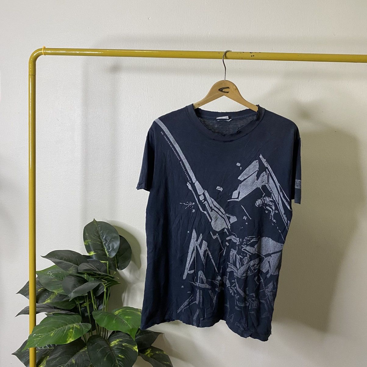 Anime Vintage 2000s Gundam Anime Manga Series Overprint T Shirt Size US L / EU 52-54 / 3 - 1 Thumbnail