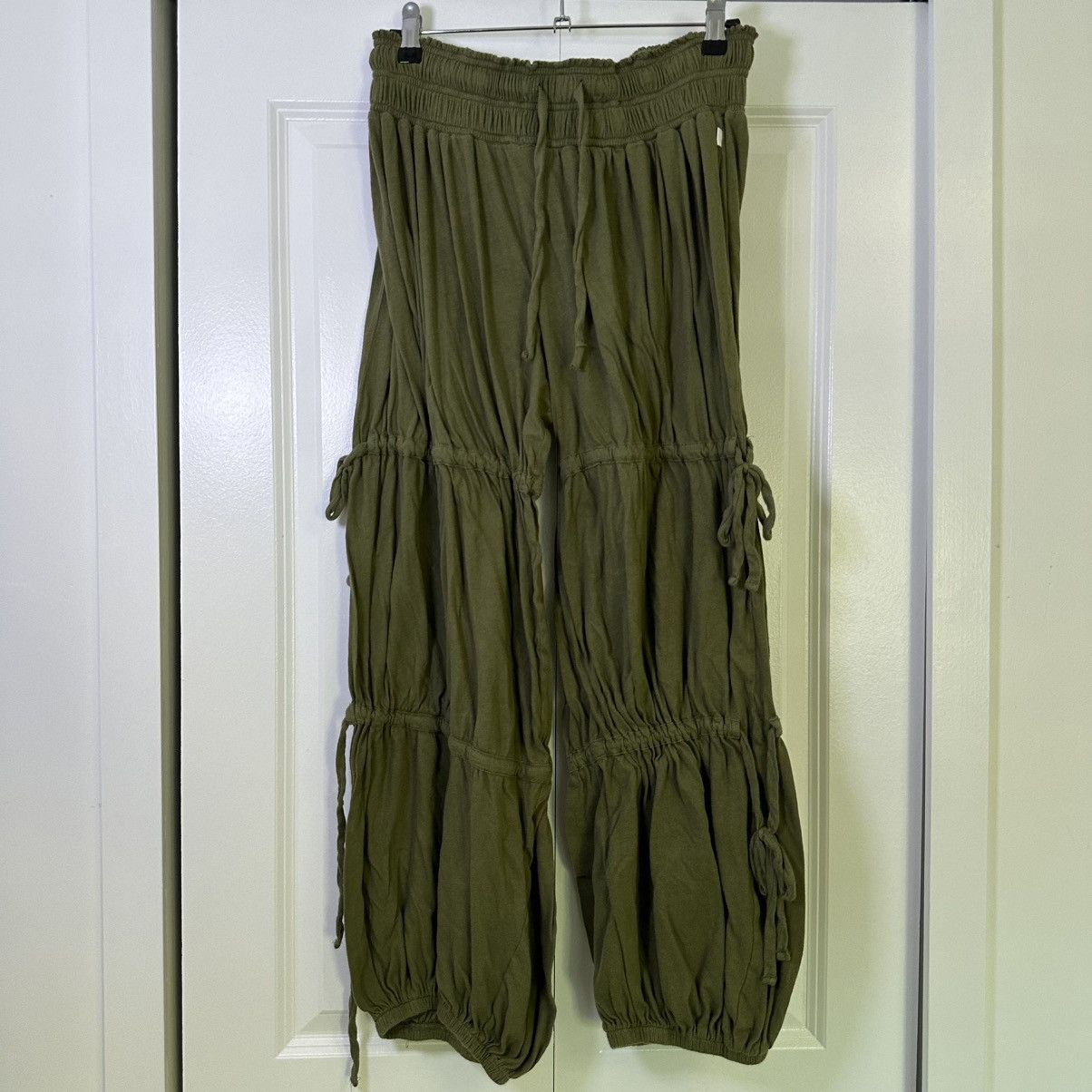 Urban Outfitters Urban Outfitters Olive Green Parachute Pants Size 30" / US 8 / IT 44 - 1 Thumbnail