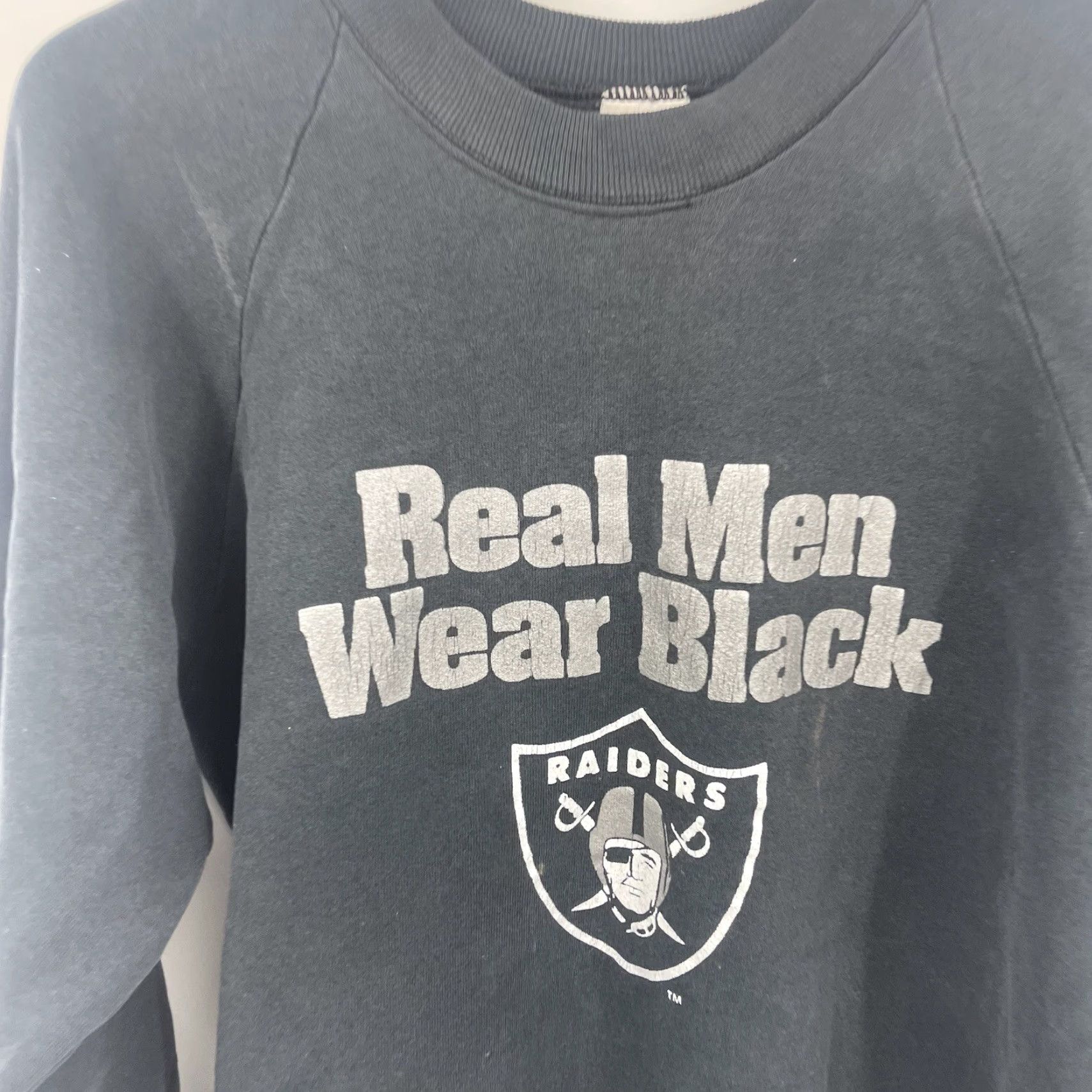 Fruit Of The Loom VINTAGE NFL Raiders Real Men Wear Black Sweatshirt XL Black Fruit of the Loom Adult XL 1990s NFL Merch Mens Size US XL / EU 56 / 4 - 4 Thumbnail