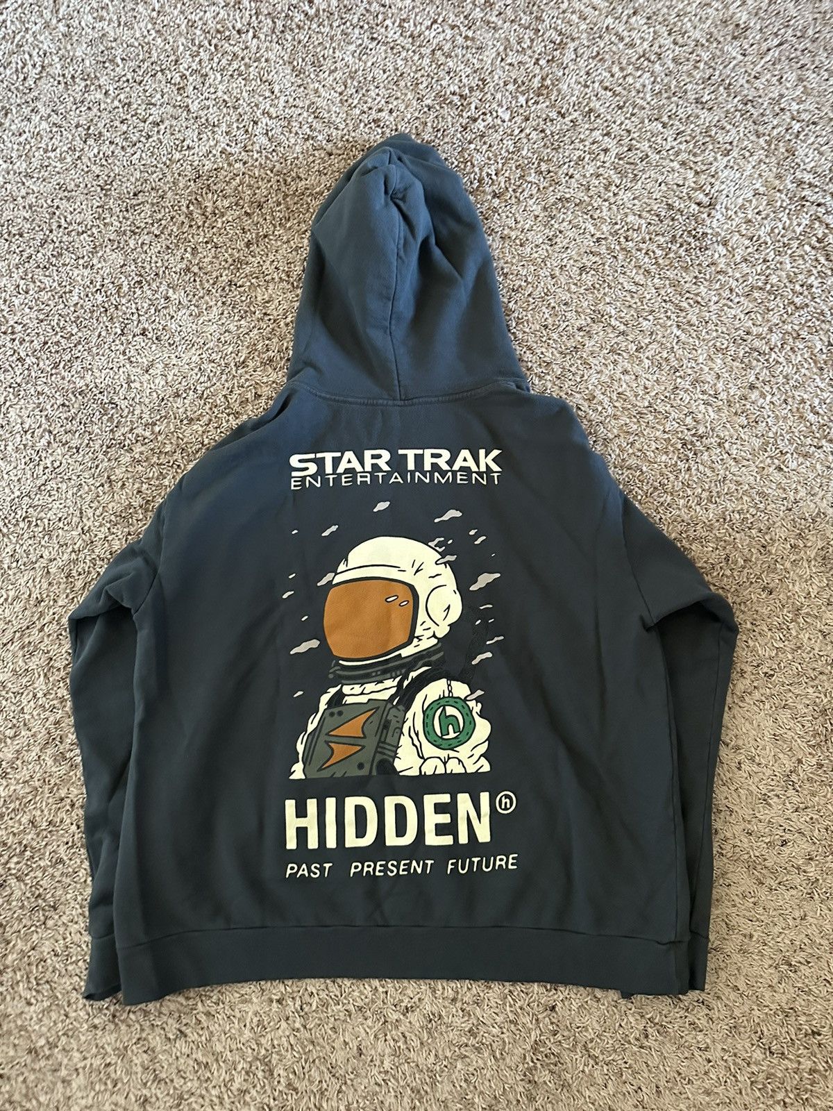 HIDDEN ® deals x Star Trak Spaceman Hoodie