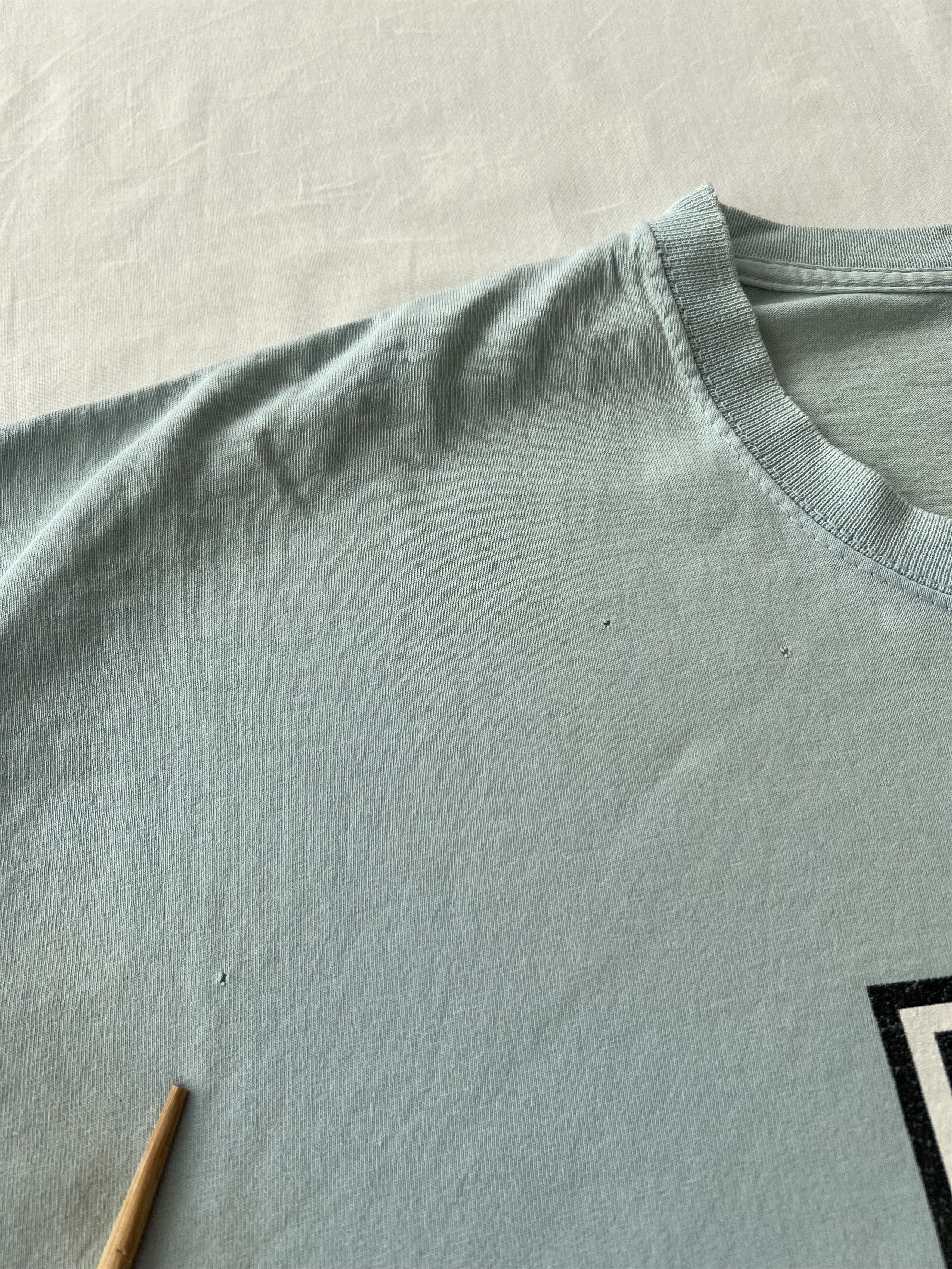 Band Tees Vintage 2000s Oasis Definitely Maybe Britpop Blue T-shirt Size US XL / EU 56 / 4 - 15 Thumbnail