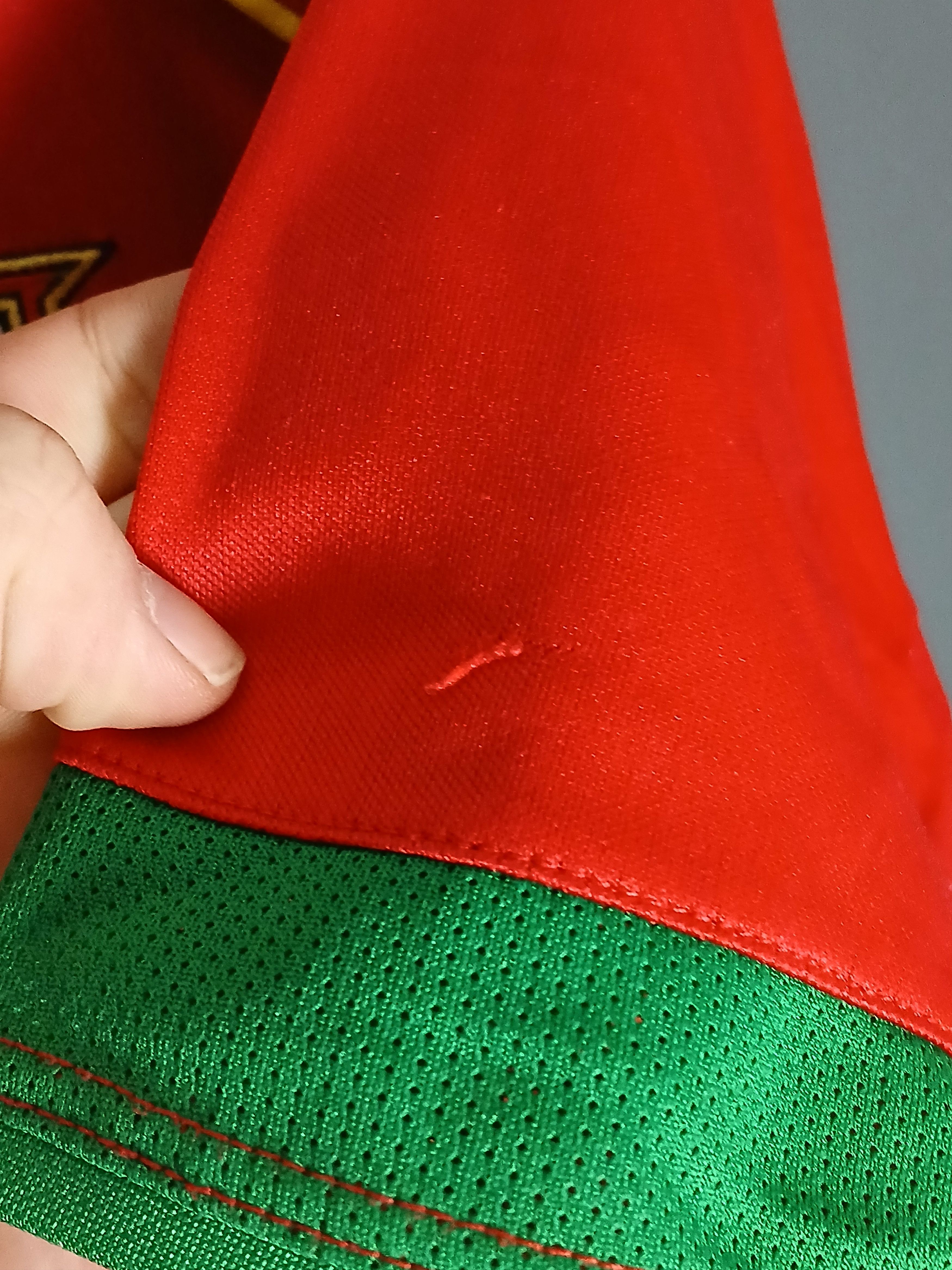 Other Portugal Football Team 2004/2006 Home Ronaldo Jerse Size US M / EU 48-50 / 2 - 11 Thumbnail