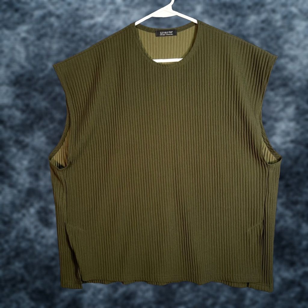 Olive VINTAGE 3.3 Field Trip Olive Green Ribbed Sleeveless Top One Size Polyester Spandex Women Adult Womens Sleeveless Round Neck Pullover Shirt 90s Event Size ONE SIZE - 1 Thumbnail