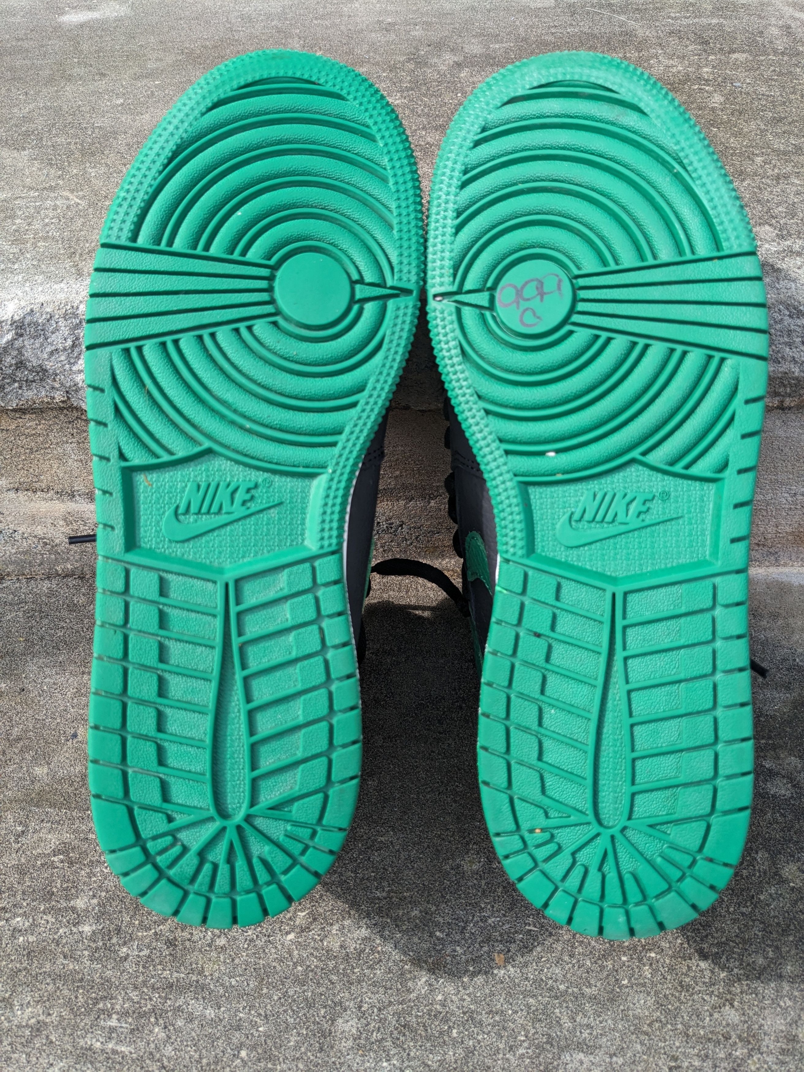 Jordan Brand × Nike Nike Air Jordan 1 GS Pine Green 2.0 575441-030 Youth Size 5Y Size US 5 / EU 37 - 7 Thumbnail