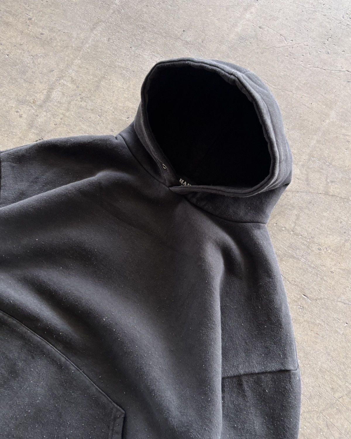 Russell Athletic 2000s Heavyweight Faded Black Blank Boxy Hoodie Size US L / EU 52-54 / 3 - 2 Thumbnail