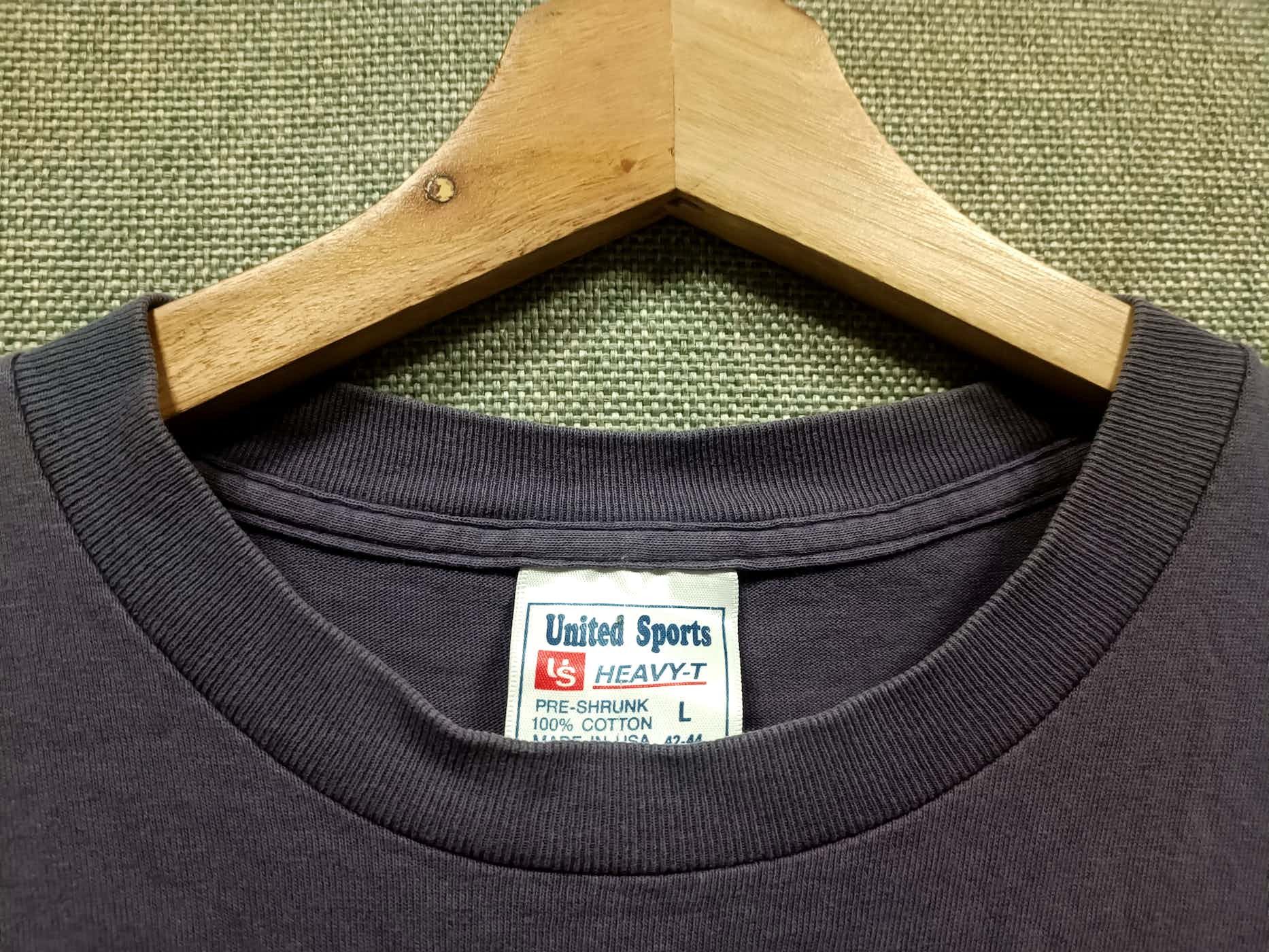 Purple vintage t shirt miracle purple 2000 made in usa Size US L / EU 52-54 / 3 - 4 Thumbnail
